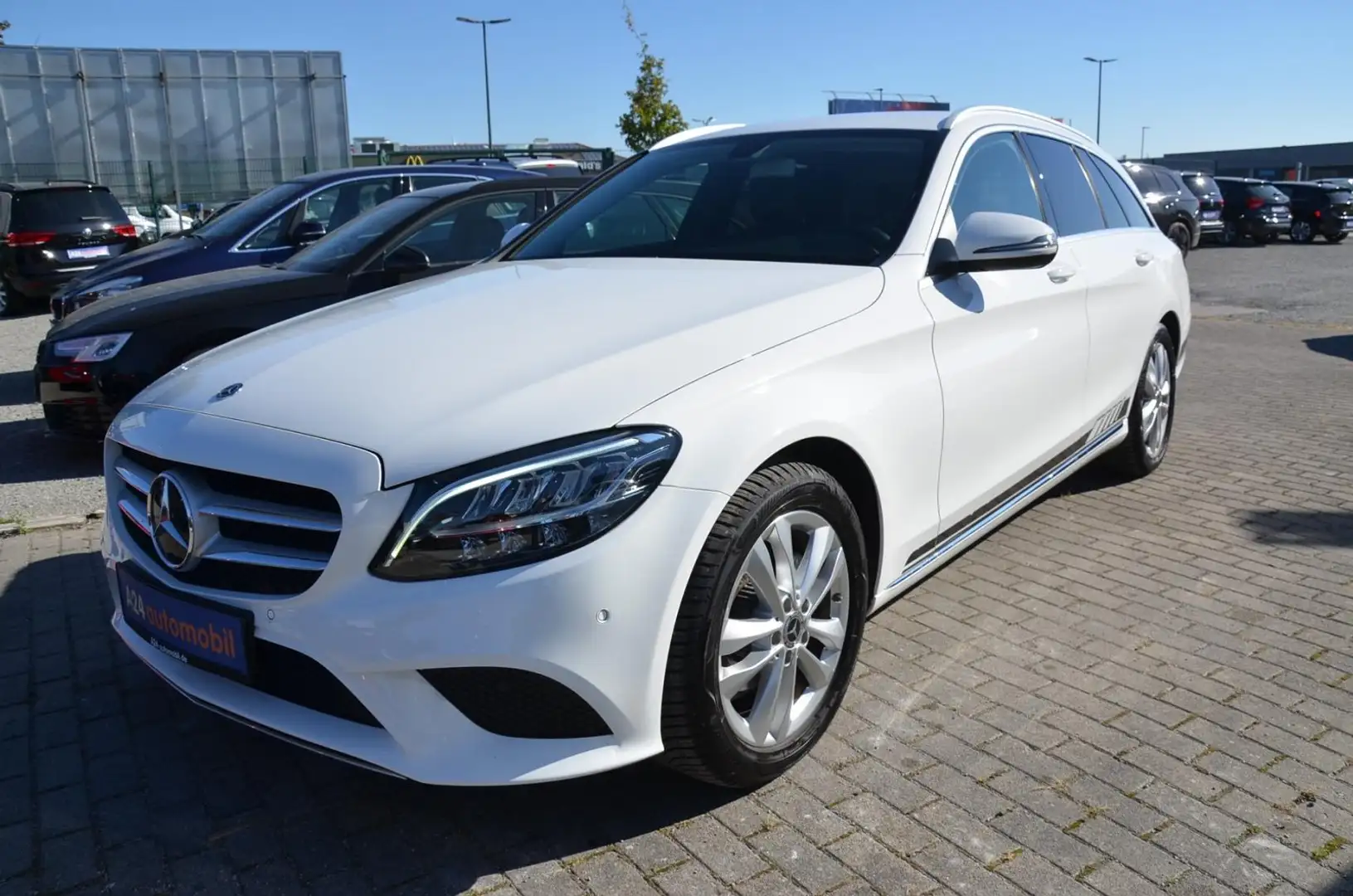 Mercedes-Benz C 180 T Avantgarde LED Navi elektr. Heckklappe Weiß - 1