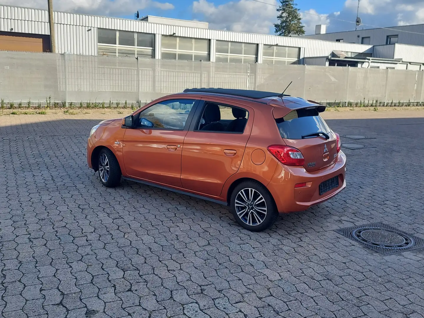 Mitsubishi Space Star Diamant Edition+,Klima,Navi,LM,SHZ,PDC,GJRei,10/27 Orange - 2