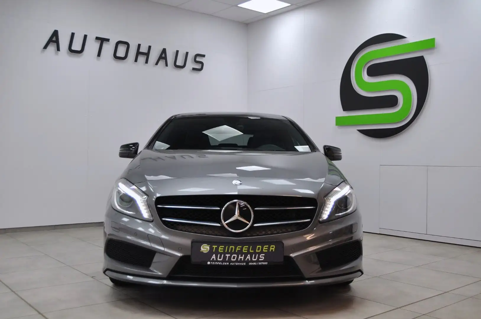 Mercedes-Benz A 200 BE AMG / SHZ / RKAM / PANORAMA / BI-XENON Grau - 2