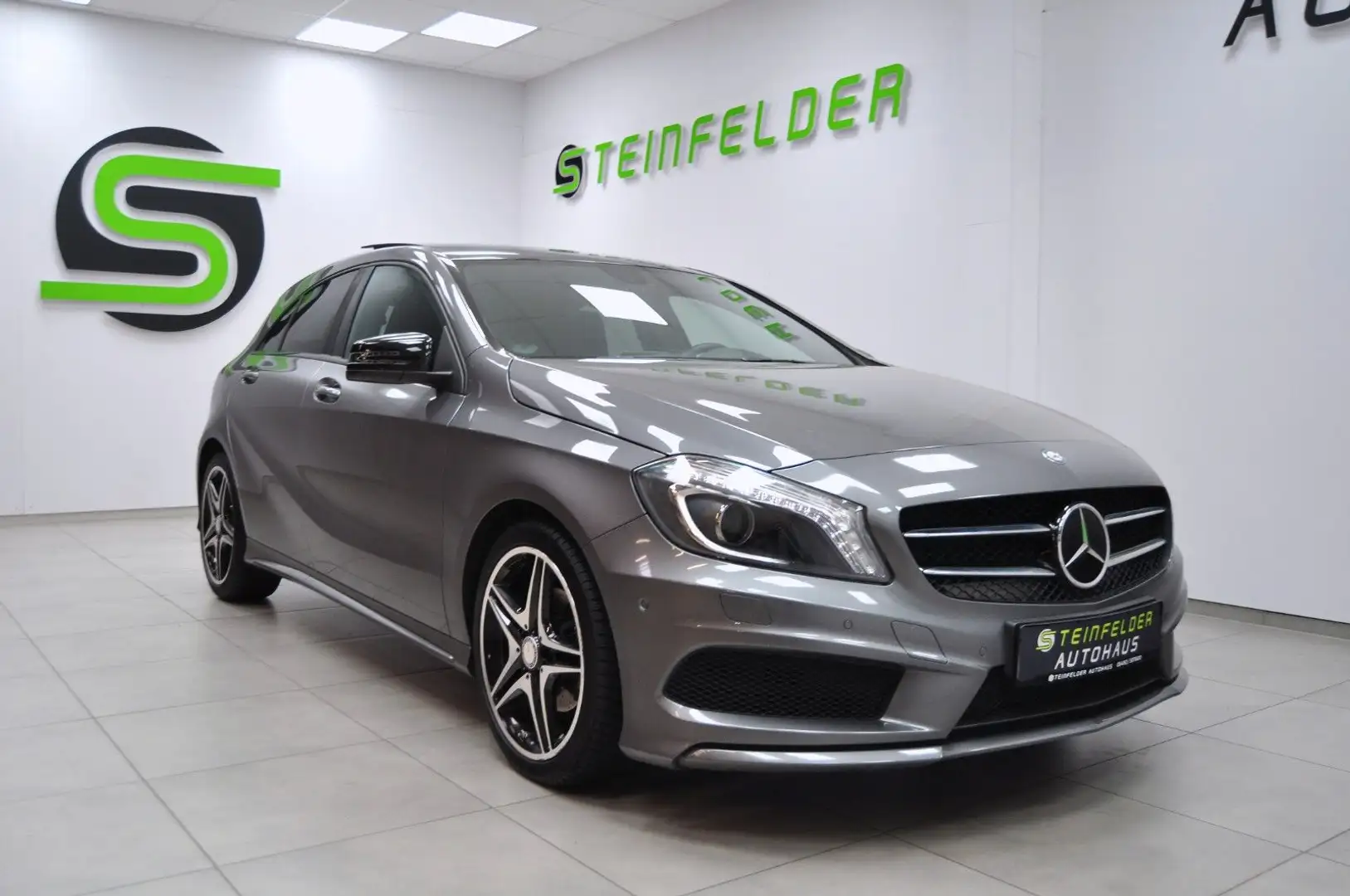 Mercedes-Benz A 200 BE AMG / SHZ / RKAM / PANORAMA / BI-XENON Grau - 1