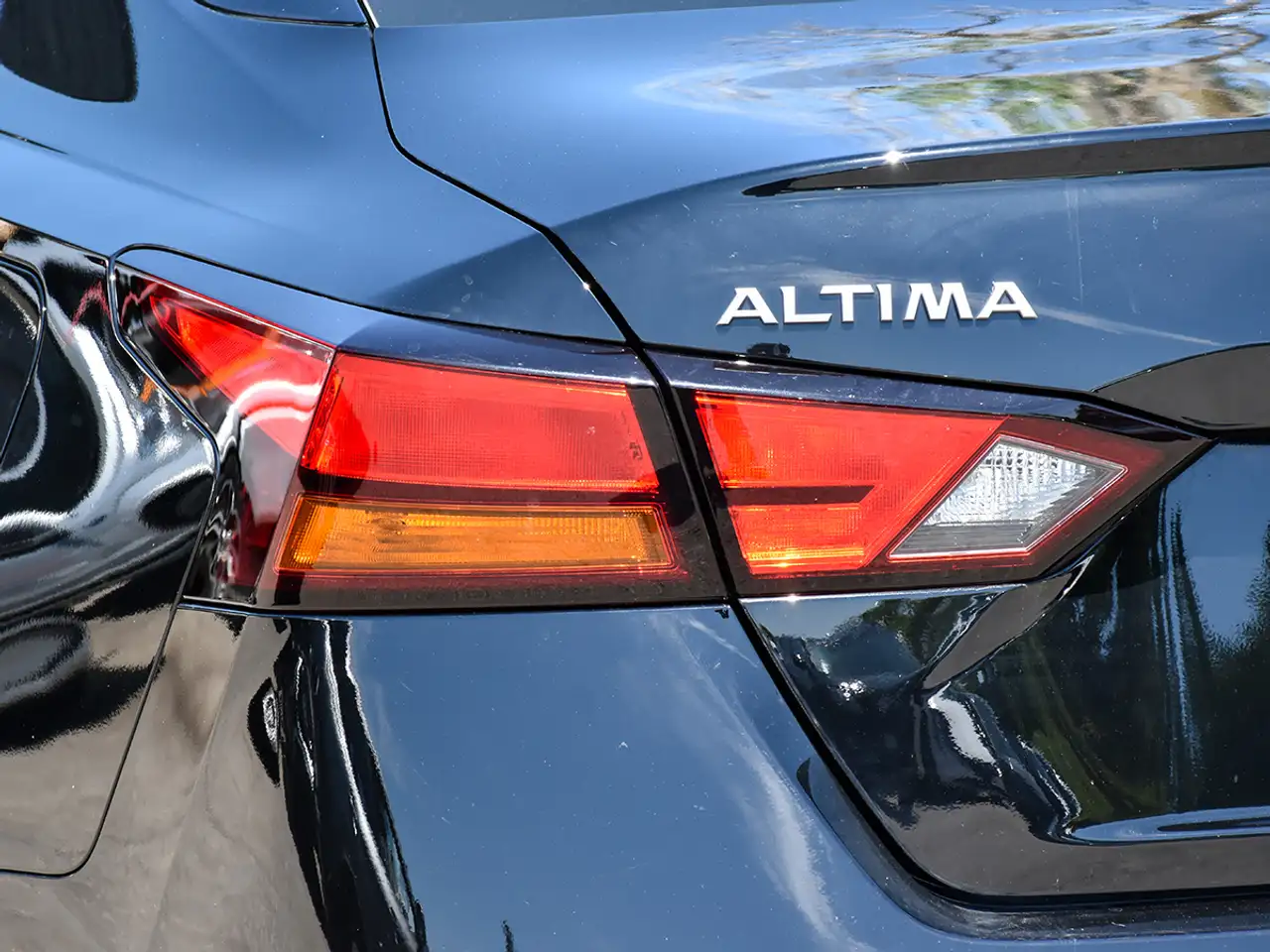 Nissan Altima снимка Nissan Altima