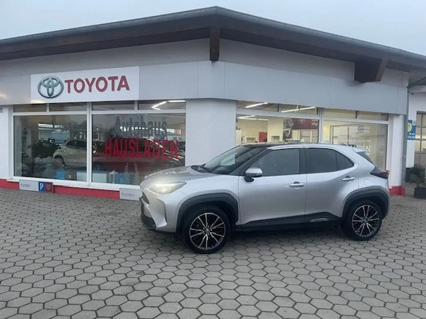Toyota Yaris Cross Hybrid Elegant Silber - 1