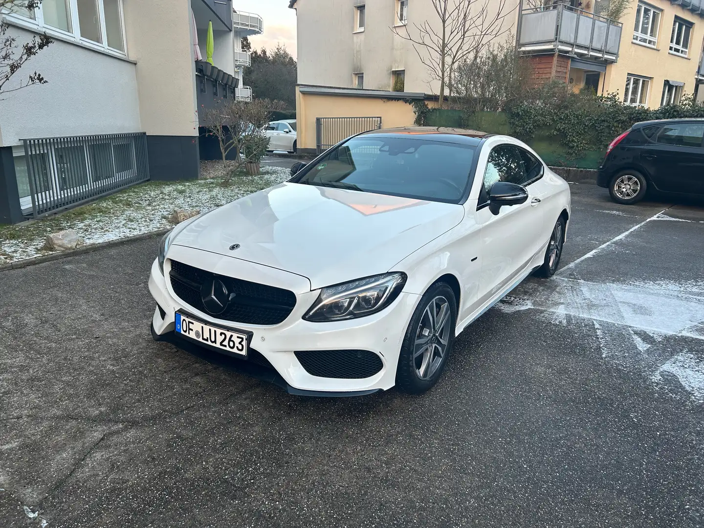 Mercedes-Benz C 250 C-Klasse Coupe Diesel d Coupe 9G-TRONIC AMG Line Weiß - 1