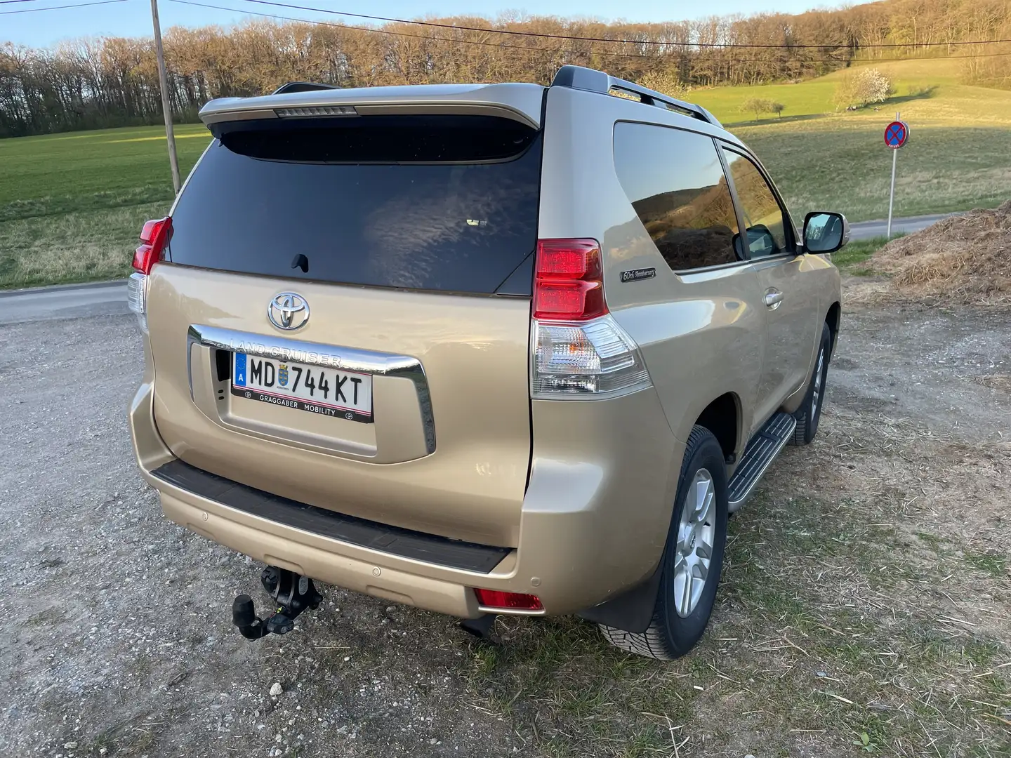 Toyota Land Cruiser Prado Premium - 2
