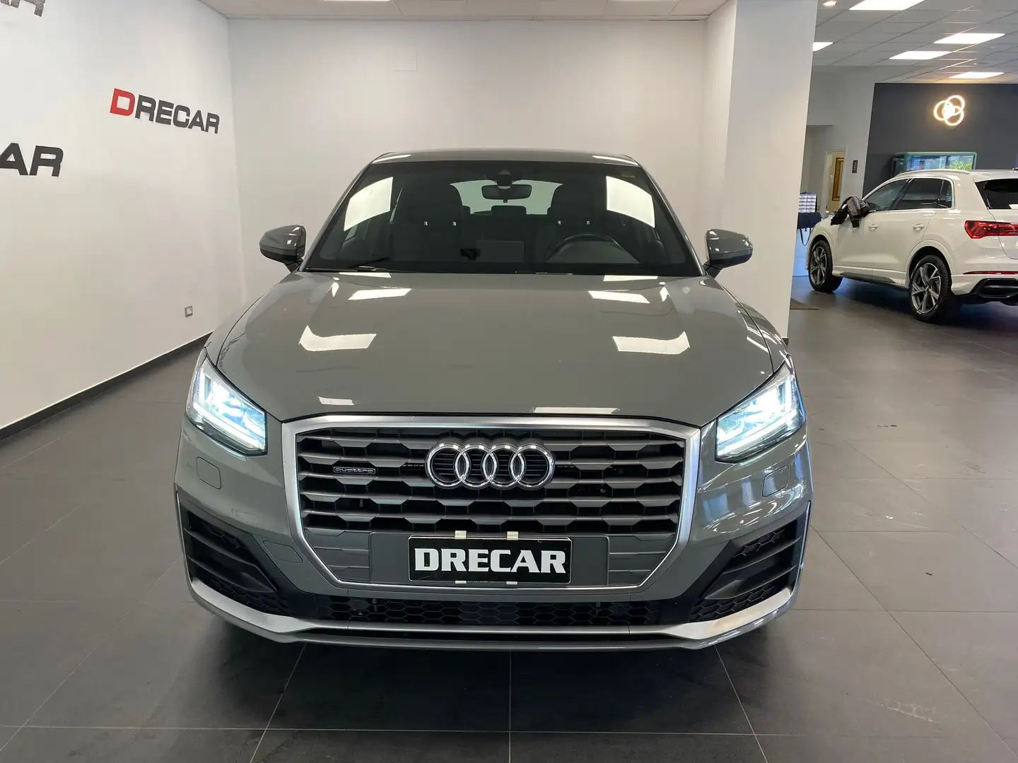 Audi Q2 2.0 tdi S line edition quattro 150cv s-tronic Grijs - 2