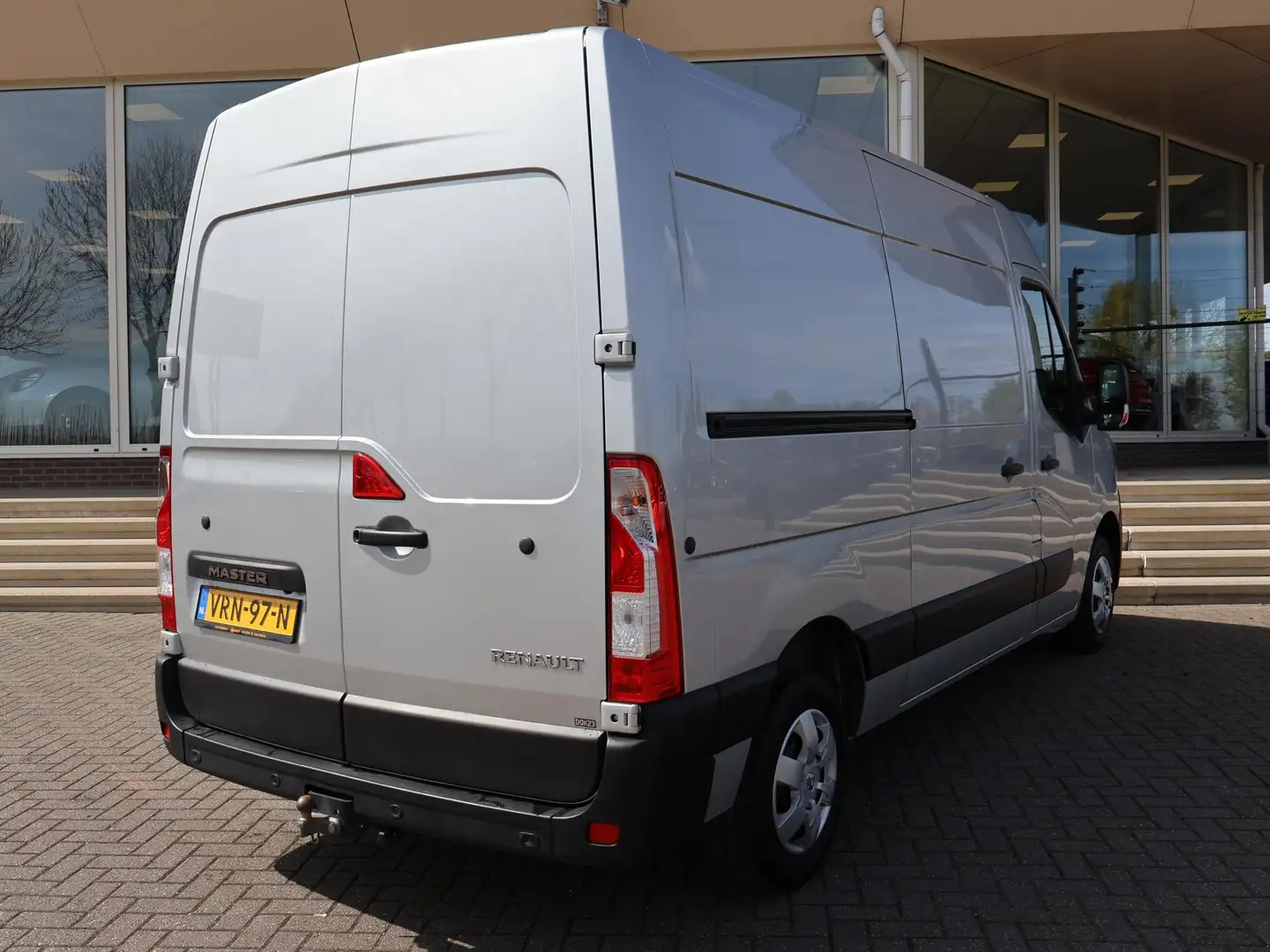 Renault Master T35 2.3 dCi 135 PK L2H2 3-ZITS WORK EDITION + TREK Zilver - 2