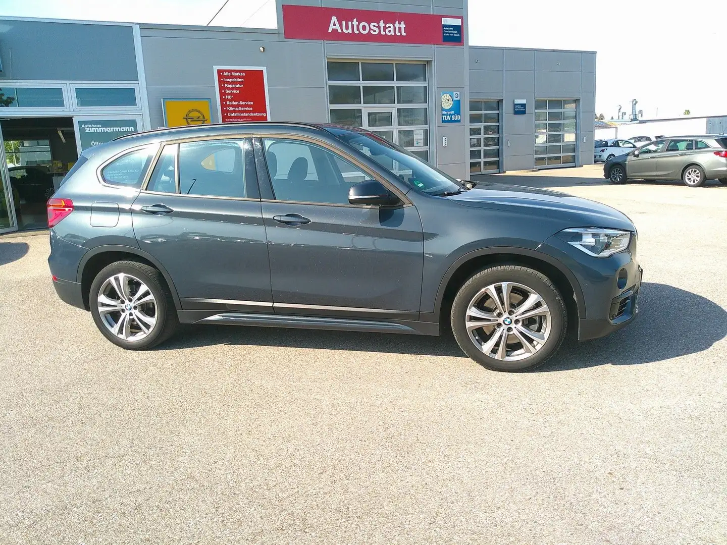 BMW X1 Baureihe X1 xDrive 20 i Sport Line Grau - 1