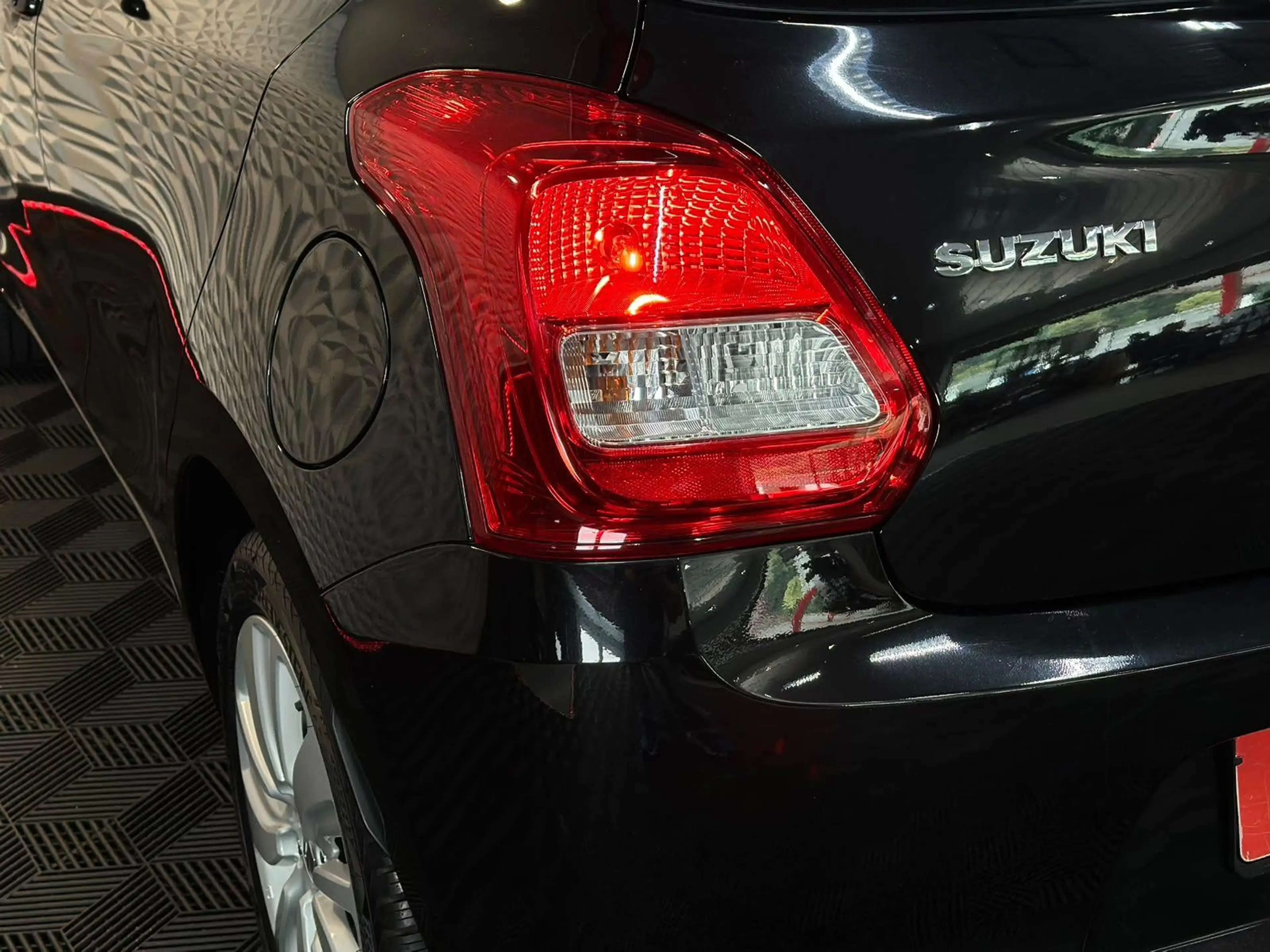 Suzuki Swift 1.0BoosterJet COMFORT SHZ#KLIMA#CAM#CARPLA — photo 10