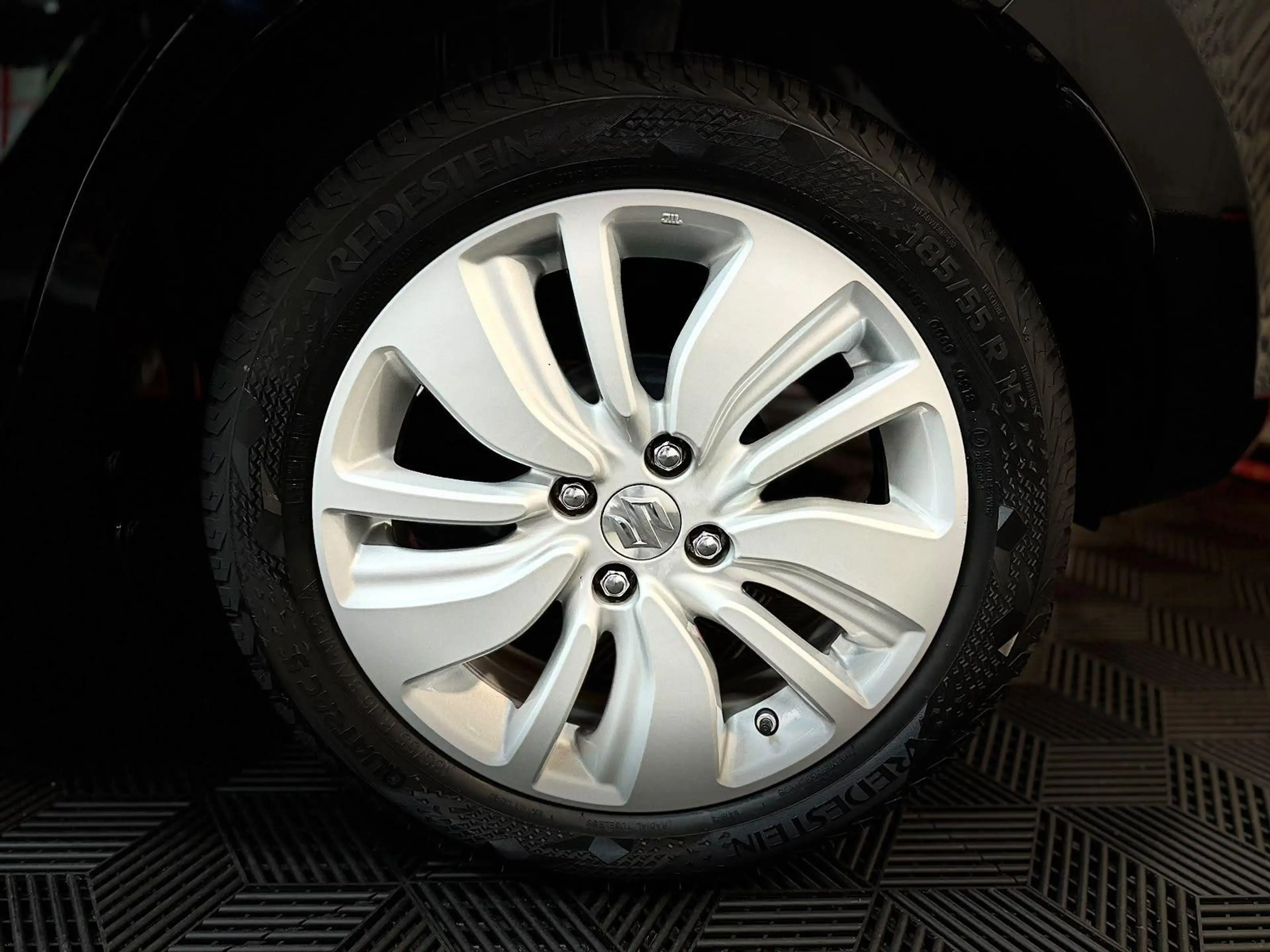 Suzuki Swift 1.0BoosterJet COMFORT SHZ#KLIMA#CAM#CARPLA — photo 11