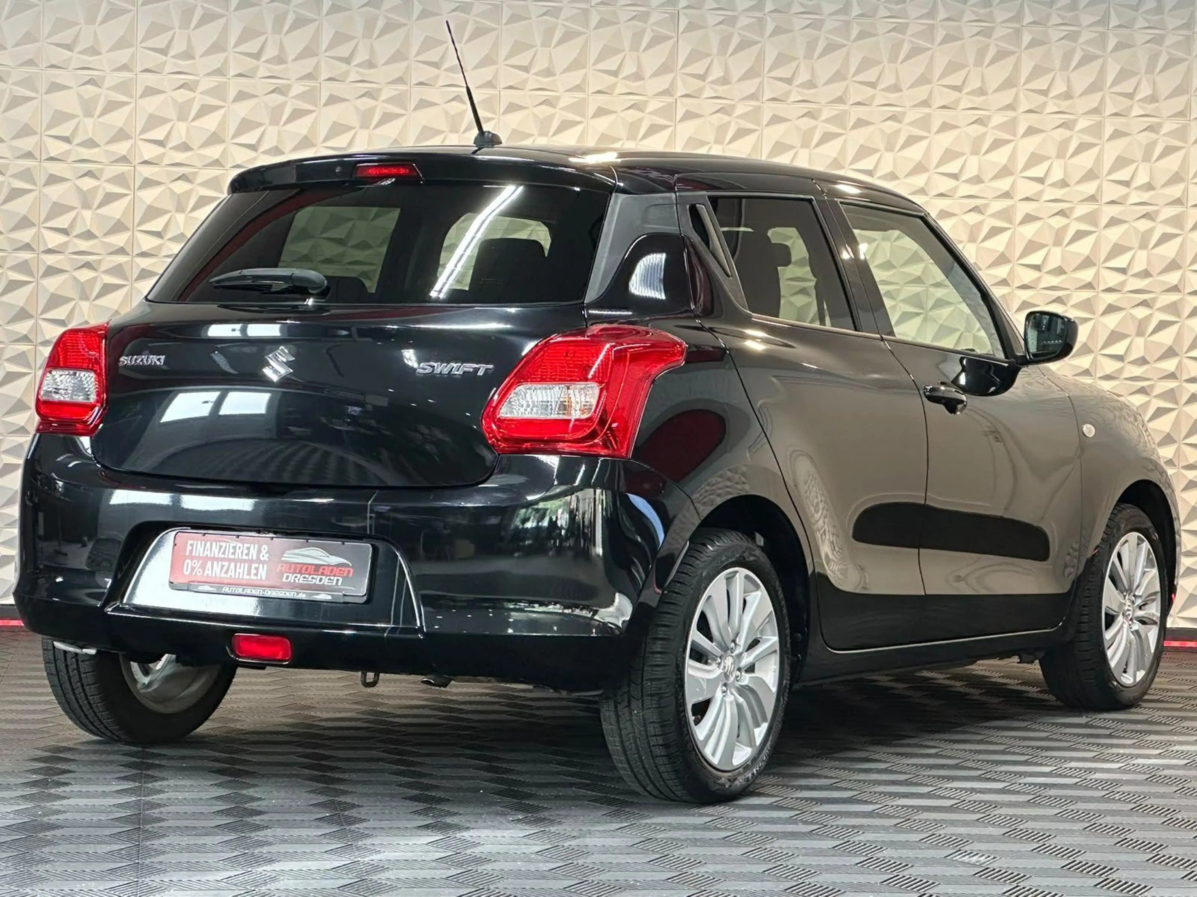 Suzuki Swift 1.0BoosterJet COMFORT SHZ#KLIMA#CAM#CARPLA — photo 8