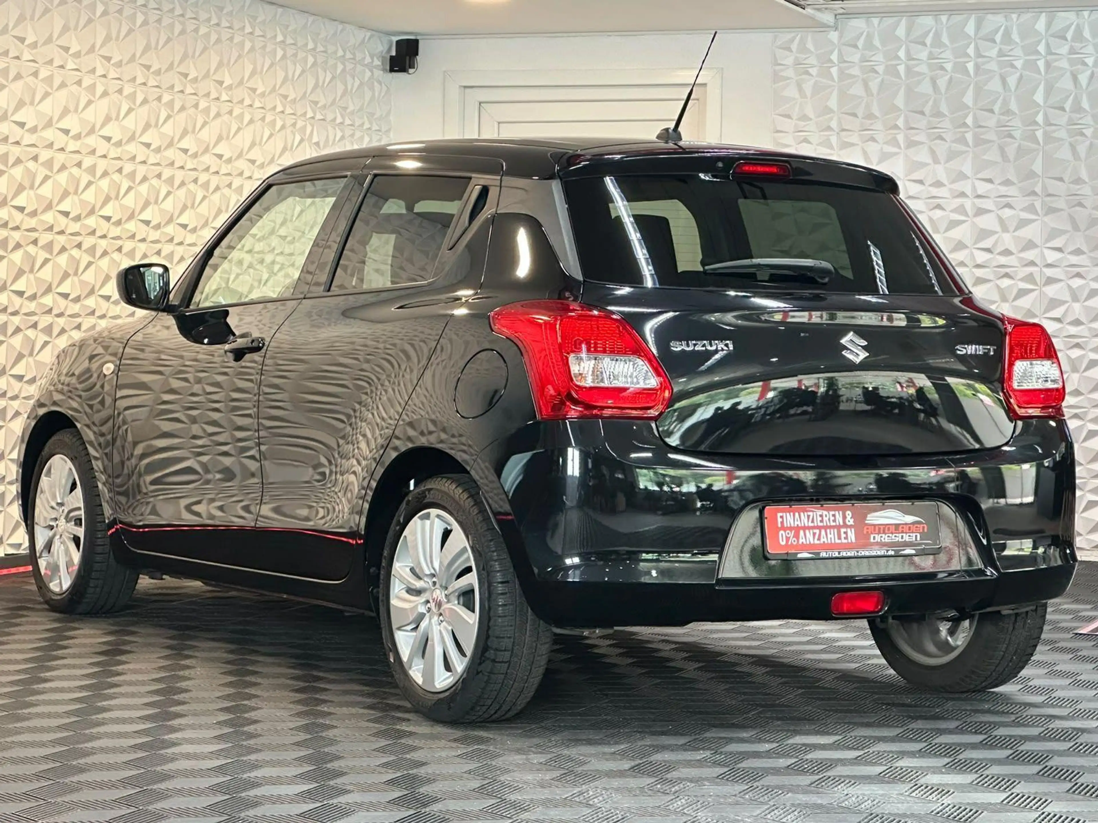 Suzuki Swift 1.0BoosterJet COMFORT SHZ#KLIMA#CAM#CARPLA — photo 5