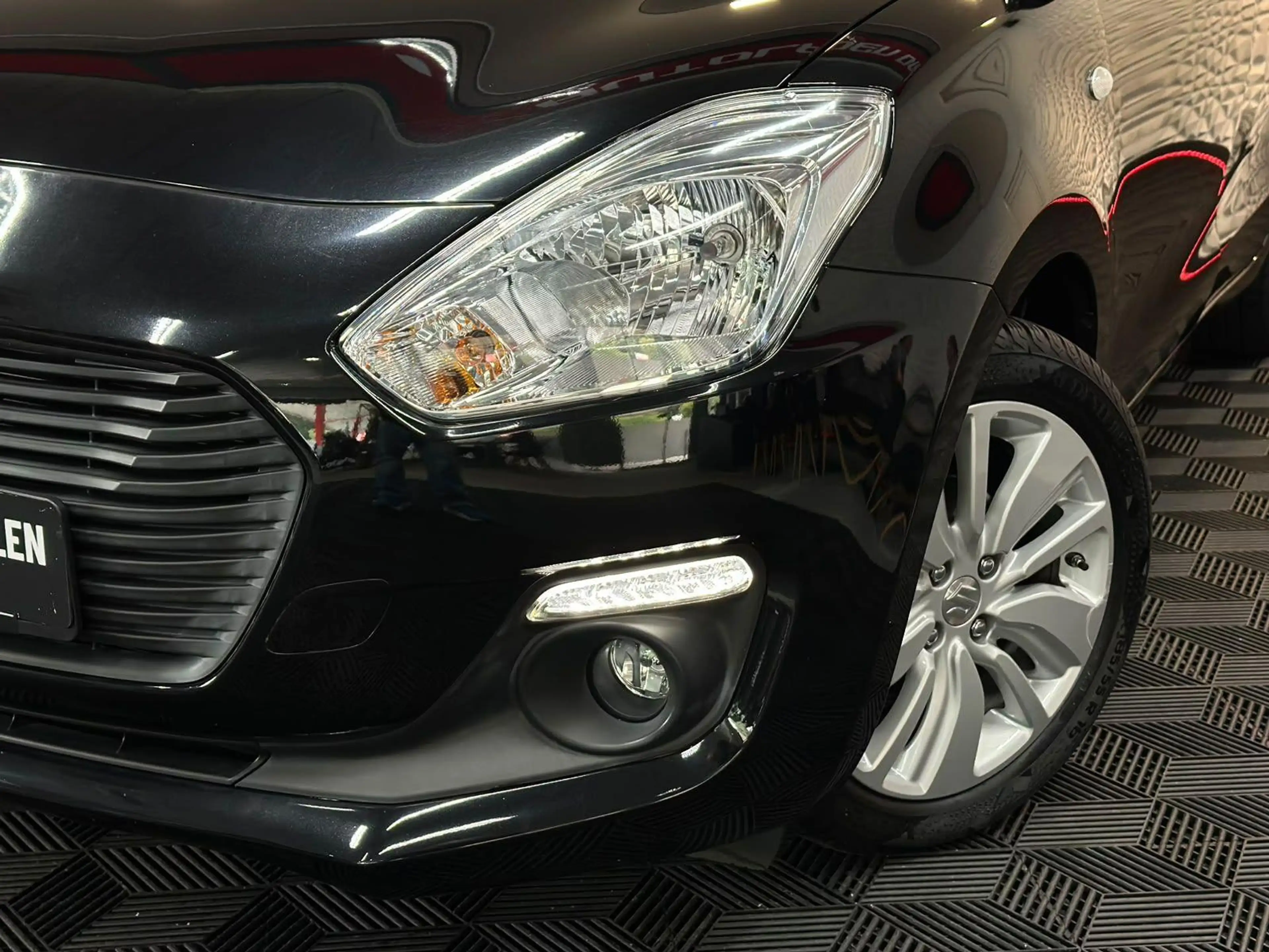 Suzuki Swift 1.0BoosterJet COMFORT SHZ#KLIMA#CAM#CARPLA — photo 9