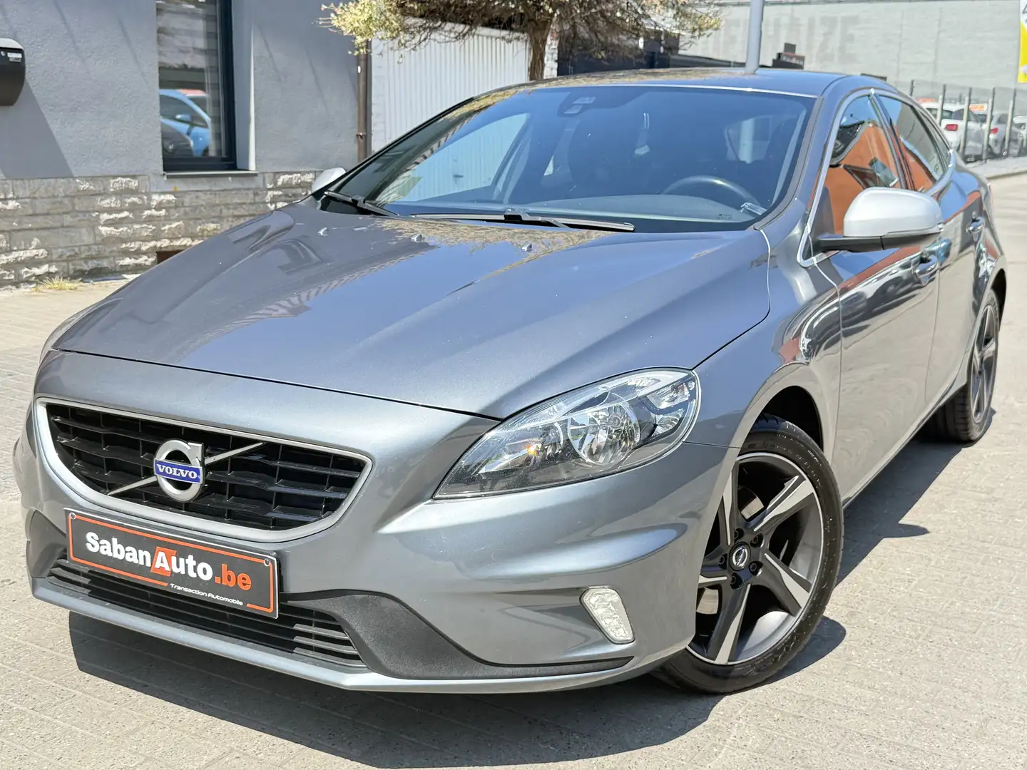 Volvo V40 2.0 D2-82 R-Design • NAVI • CUIR • JANTES - 1