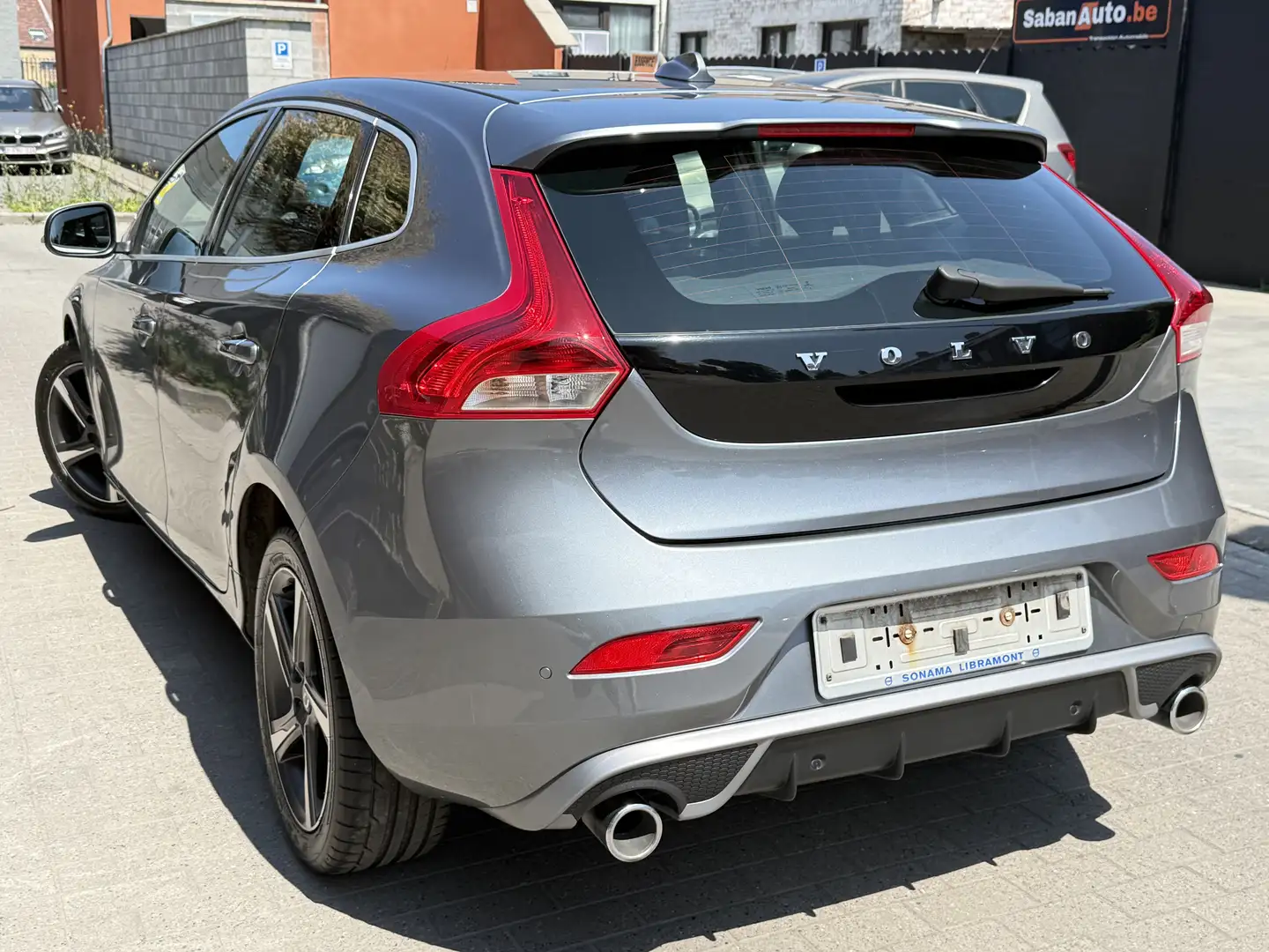 Volvo V40 2.0 D2-82 R-Design • NAVI • CUIR • JANTES - 2
