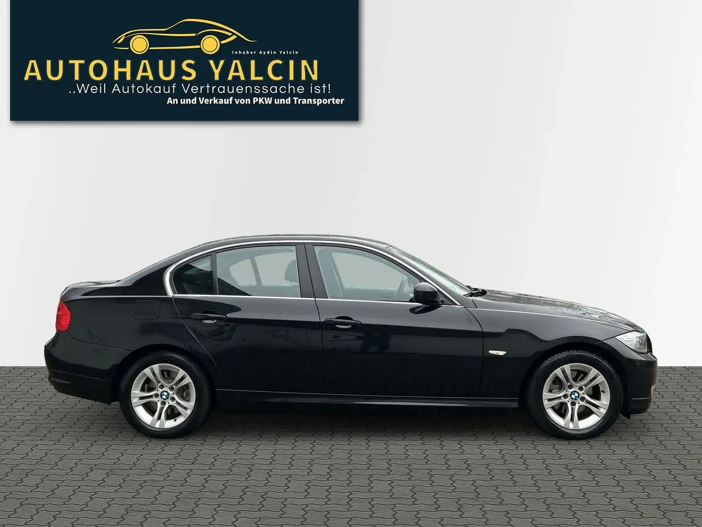 BMW 320 i Limo*Facelift*Kilometer Original! Xenon*AHK Noir - 2