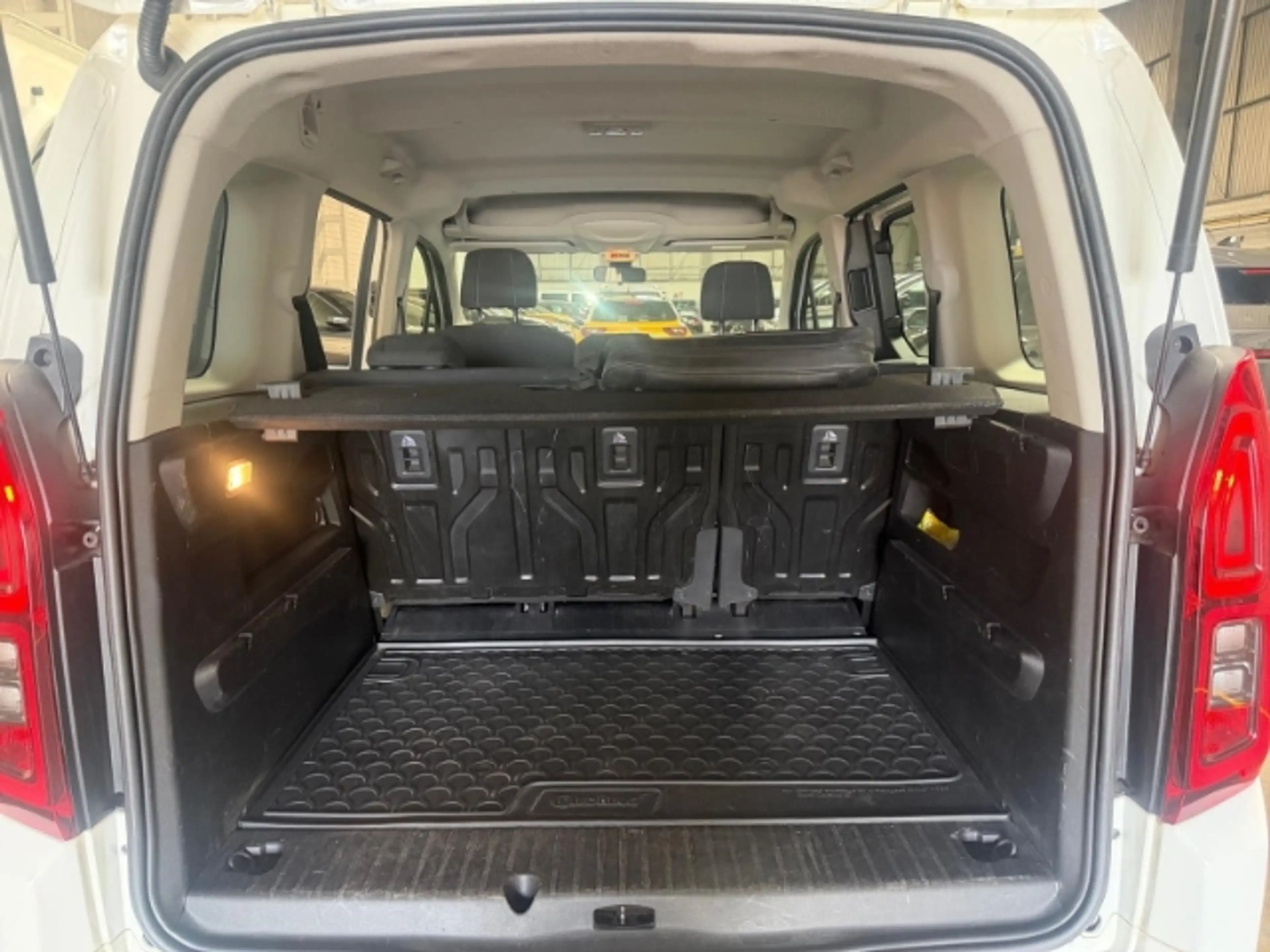 Toyota Proace City L1 Shuttle Citiy Verso 1.2 — photo 12