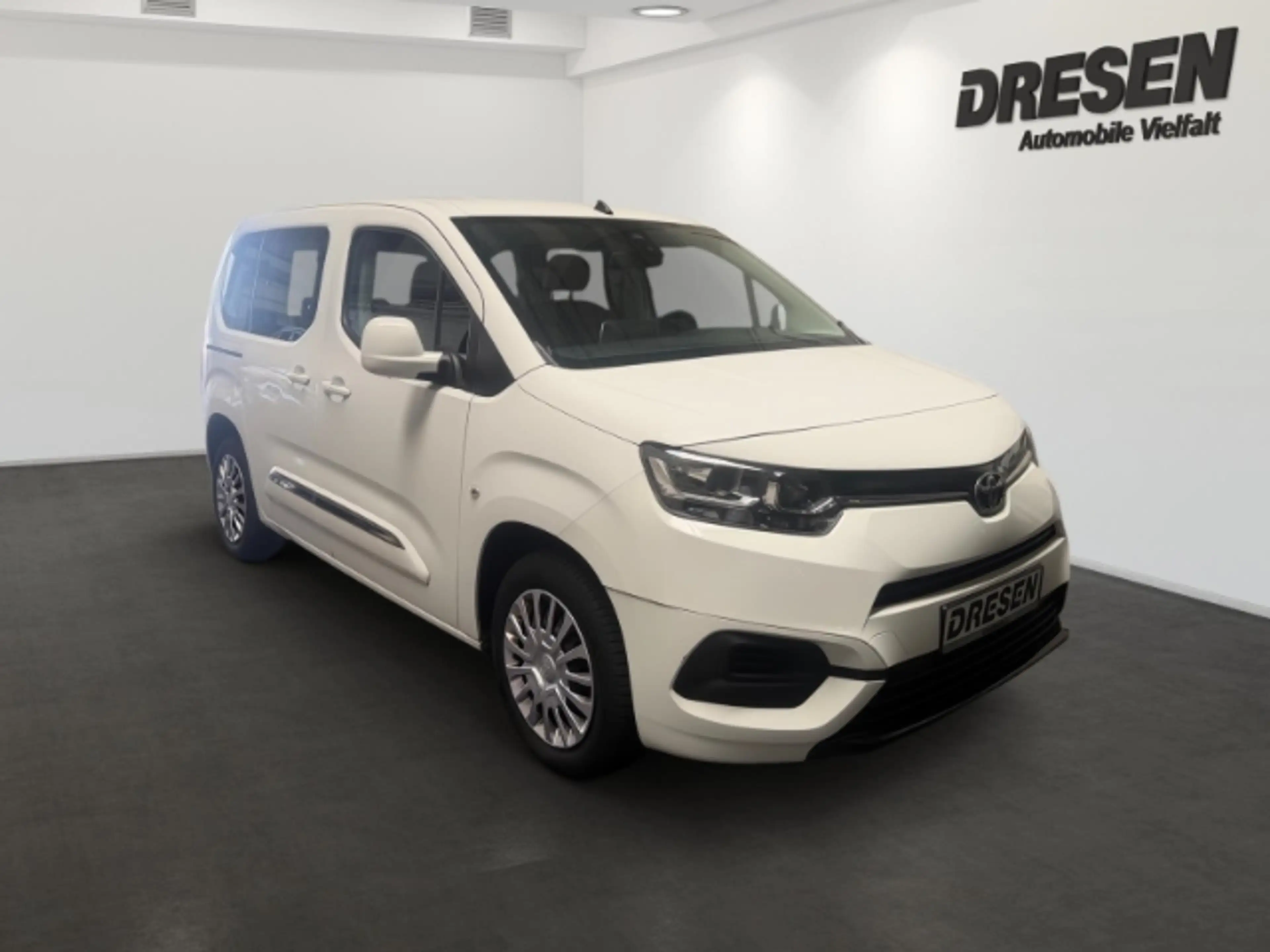 Toyota Proace City L1 Shuttle Citiy Verso 1.2 — photo 2