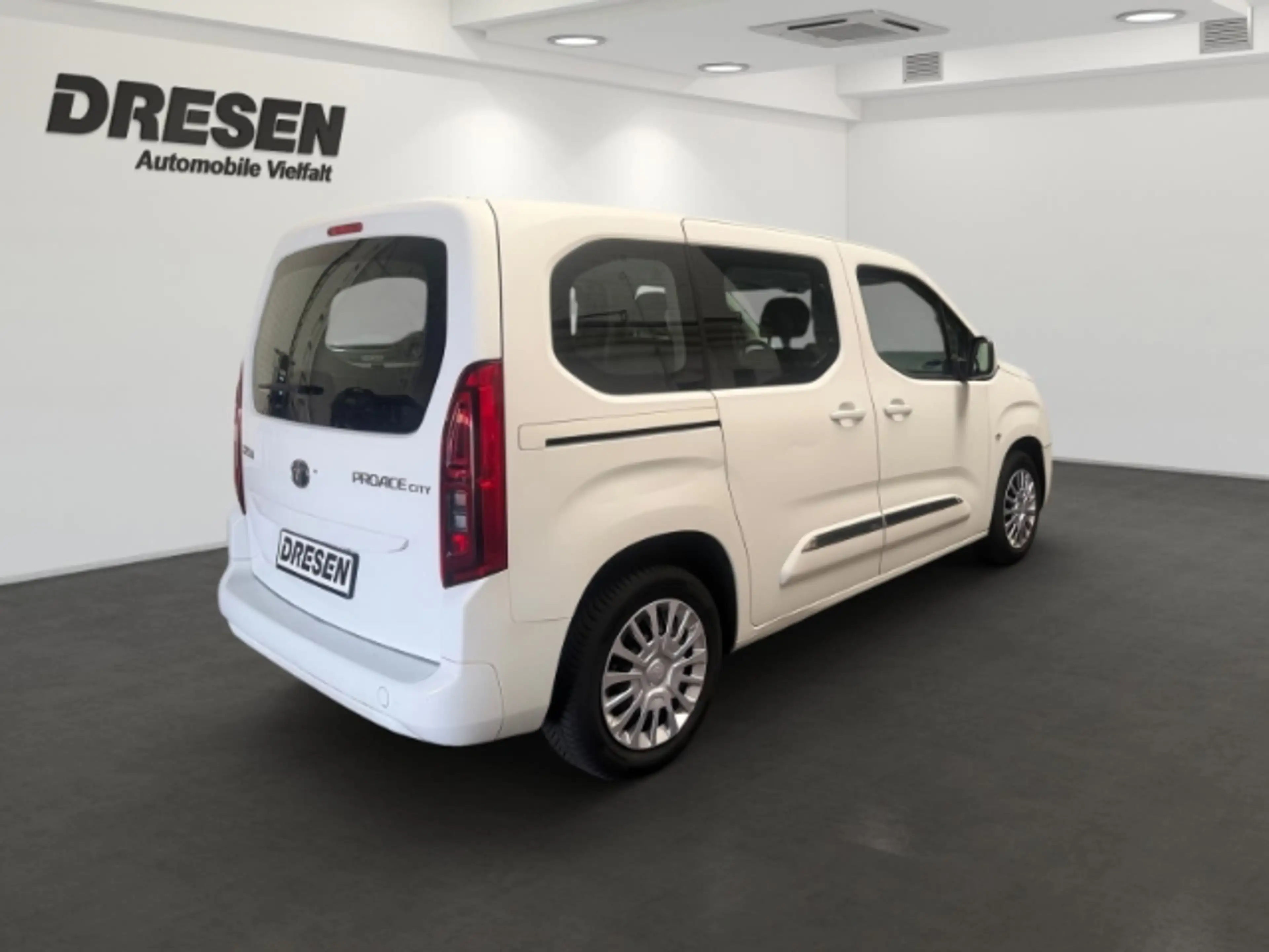 Toyota Proace City L1 Shuttle Citiy Verso 1.2 — photo 3