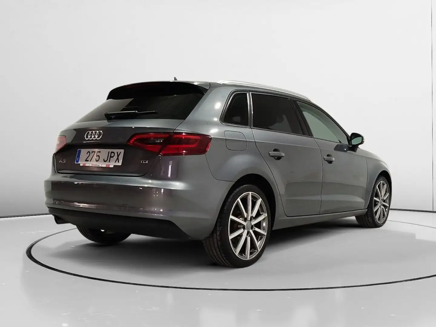 Audi A3 attraction Gris - 2