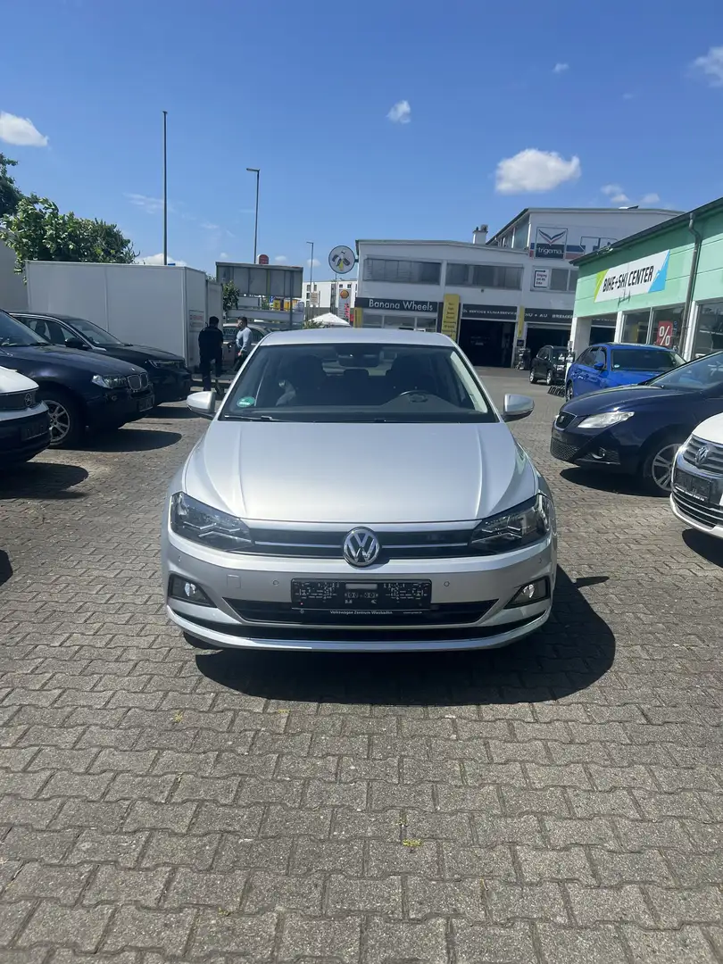 Volkswagen Polo Highline Gris - 2