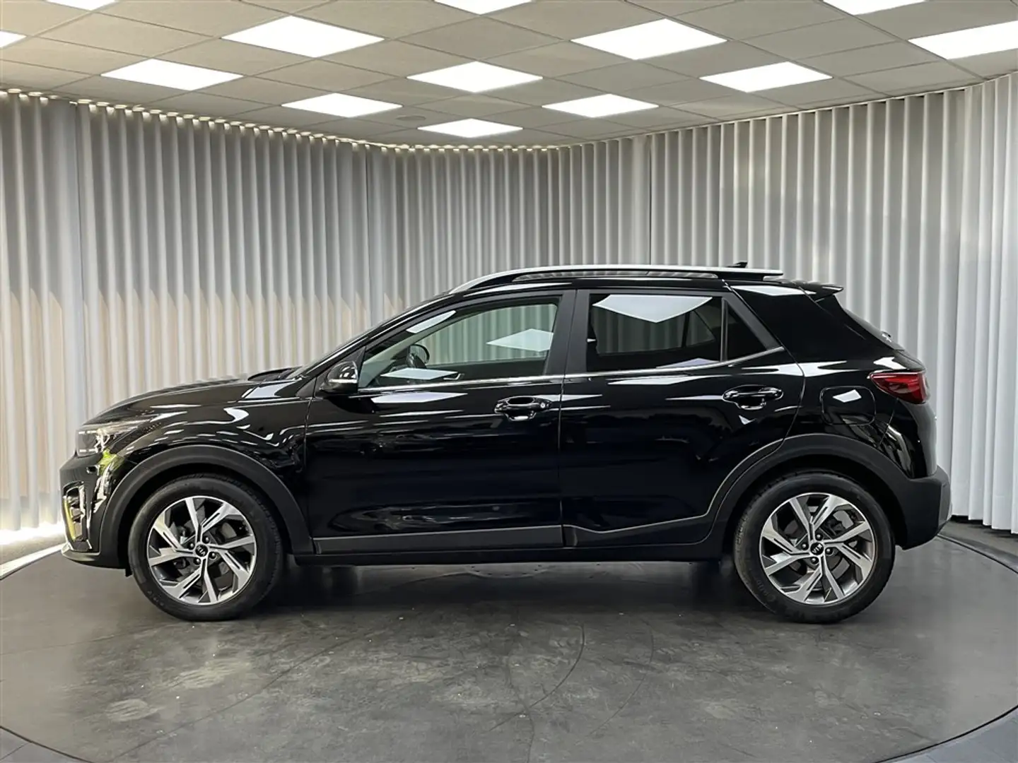 Kia Stonic 1.0 t-gdi / Clima / Pdc+Cam / App / DAB / LED Zwart - 2