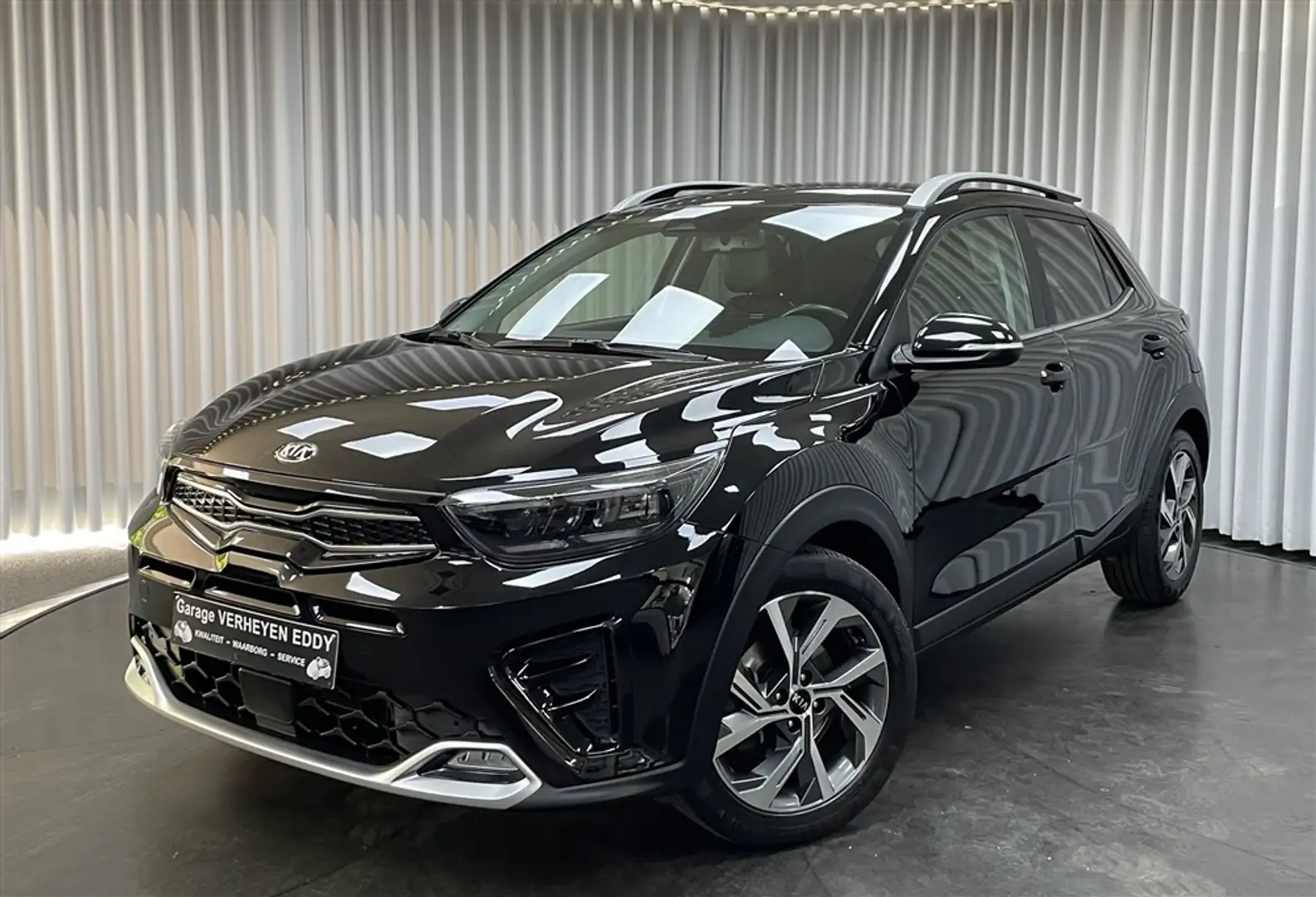Kia Stonic 1.0 t-gdi / Clima / Pdc+Cam / App / DAB / LED Zwart - 1