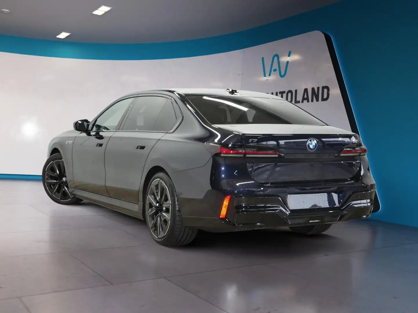 BMW i7 M70 xDrive EXECUTiVE THEATRE B&W DIAMOND SKY Negro - 2