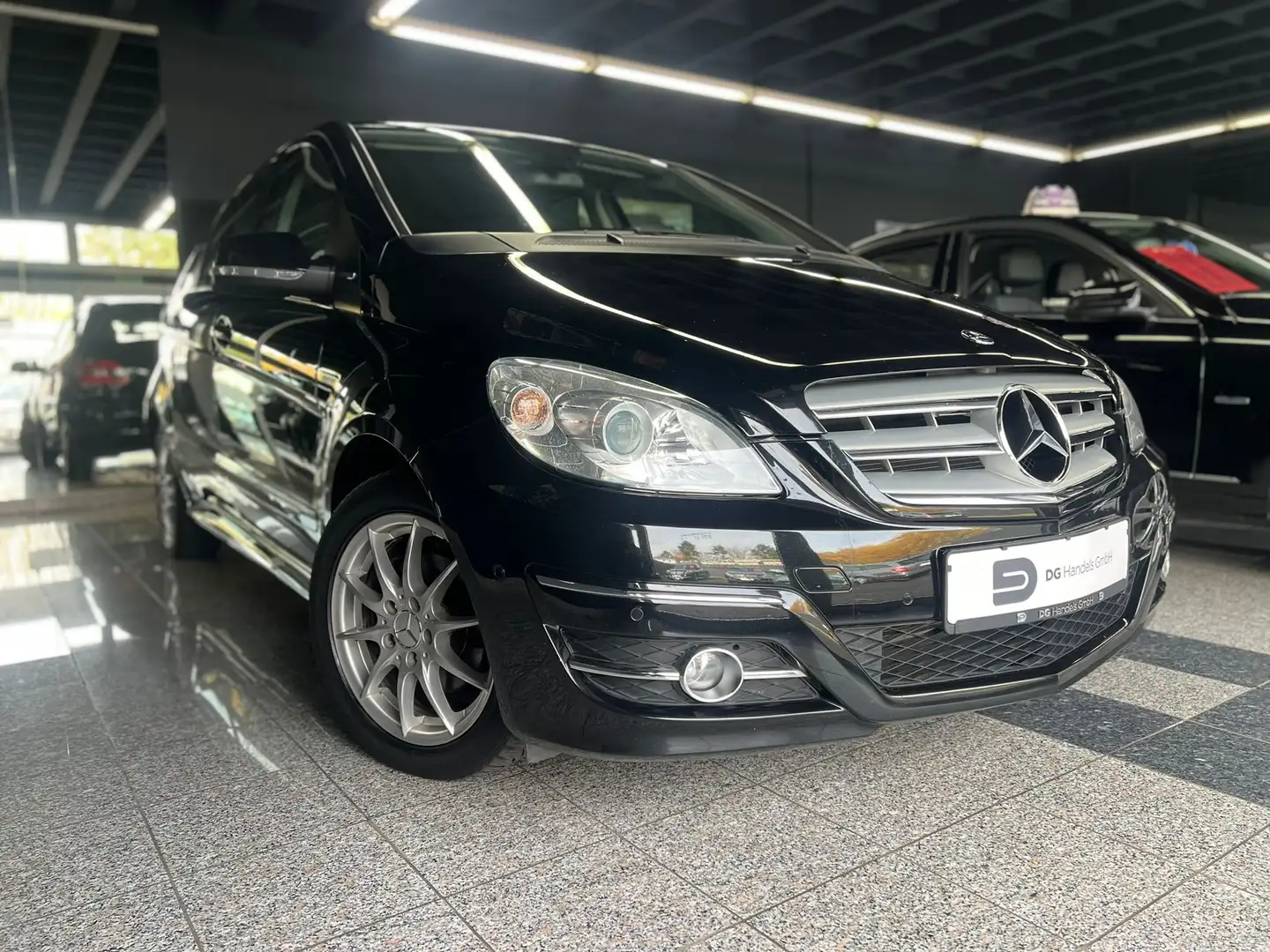 Mercedes-Benz B 180 B 180 Sport-Paket (Leder,SHZ,PDC) Schwarz - 2