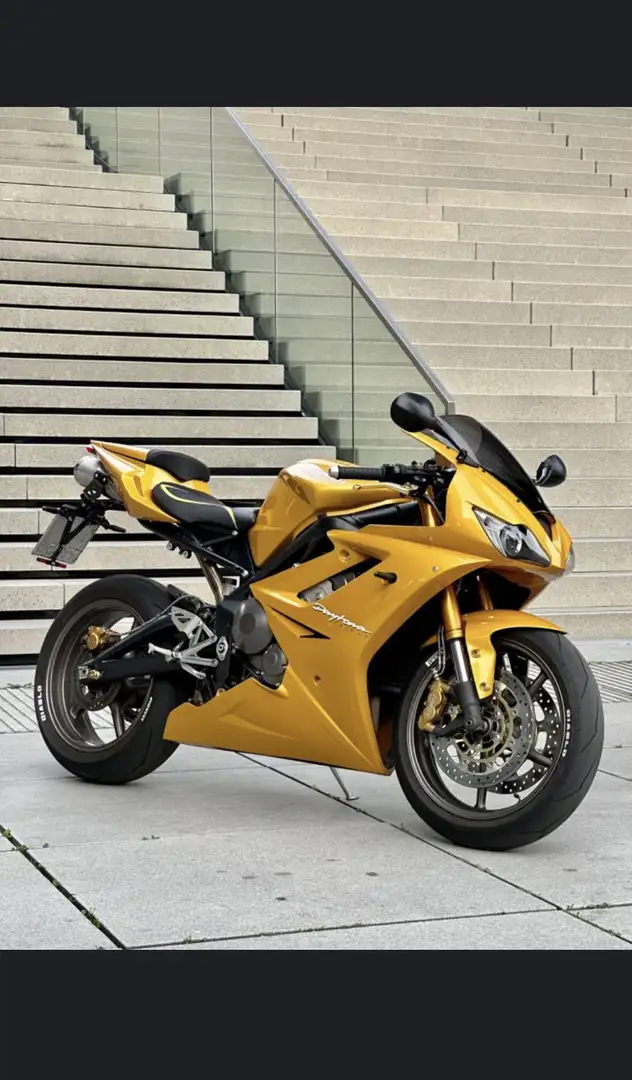 Triumph Daytona 675 Jaune - 1