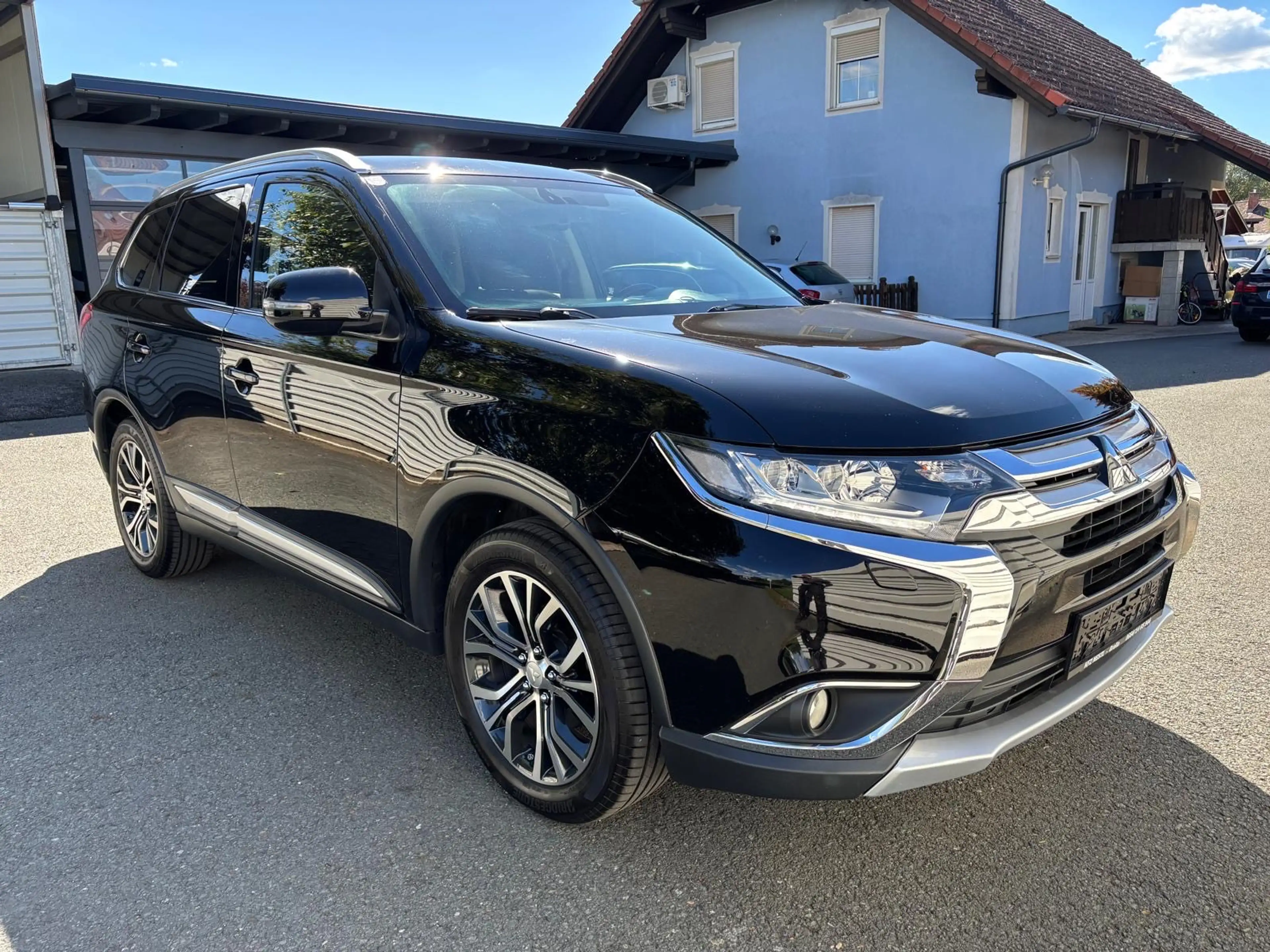Mitsubishi Outlander 2,2 DI-D AS 4WD Intense -- Service und Pickerl neu — photo 3