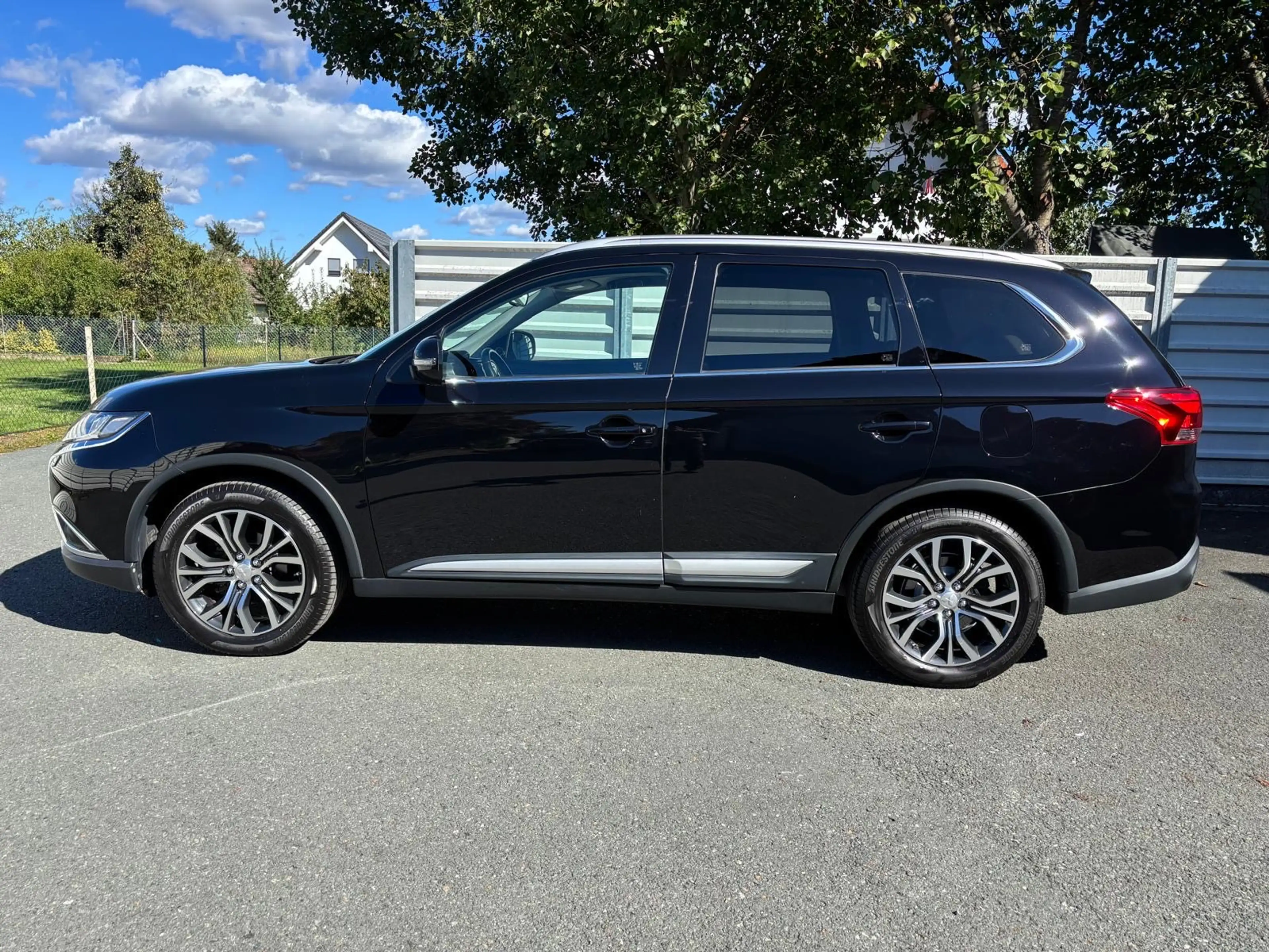 Mitsubishi Outlander 2,2 DI-D AS 4WD Intense -- Service und Pickerl neu — photo 7