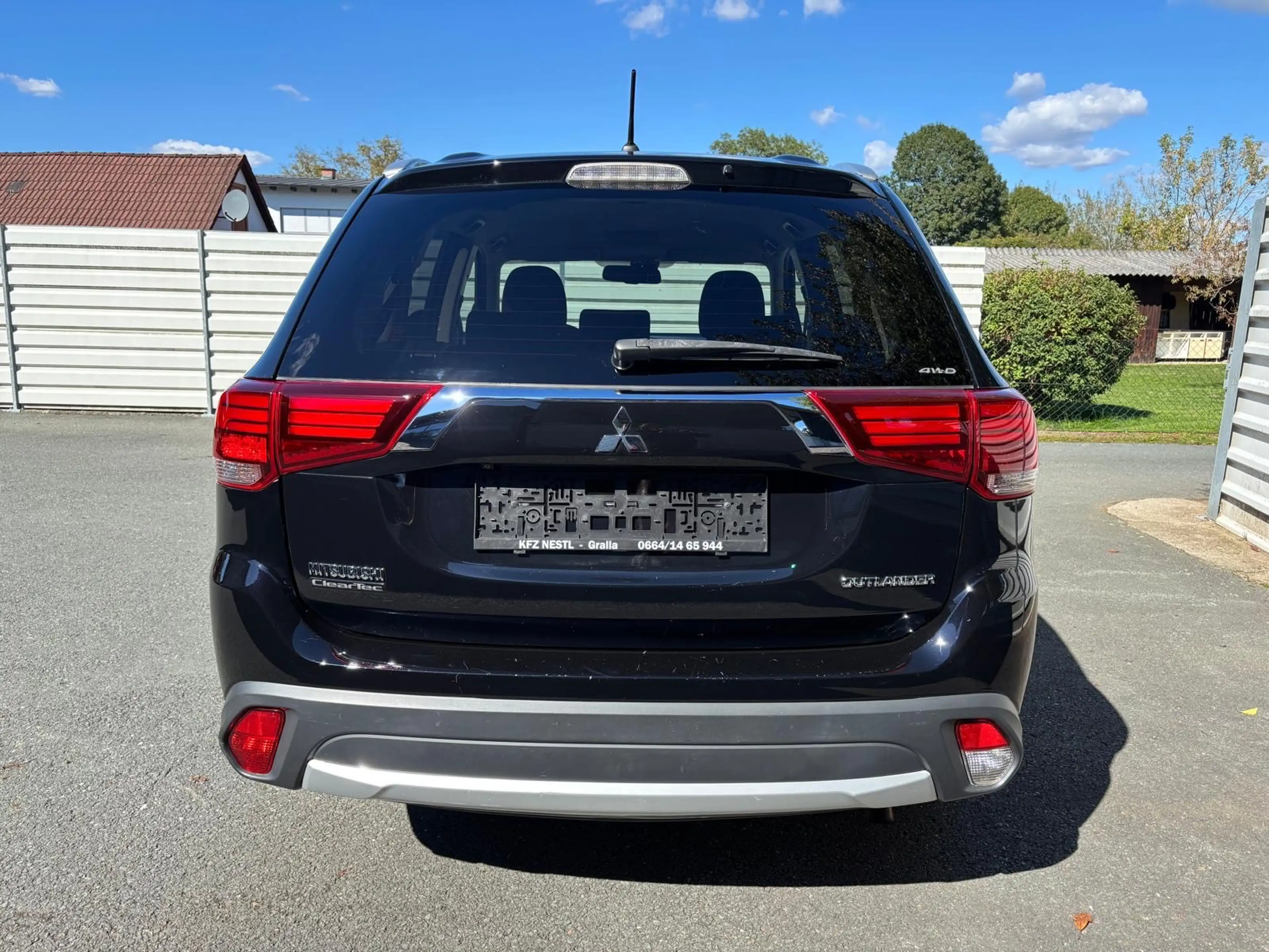 Mitsubishi Outlander 2,2 DI-D AS 4WD Intense -- Service und Pickerl neu — photo 5
