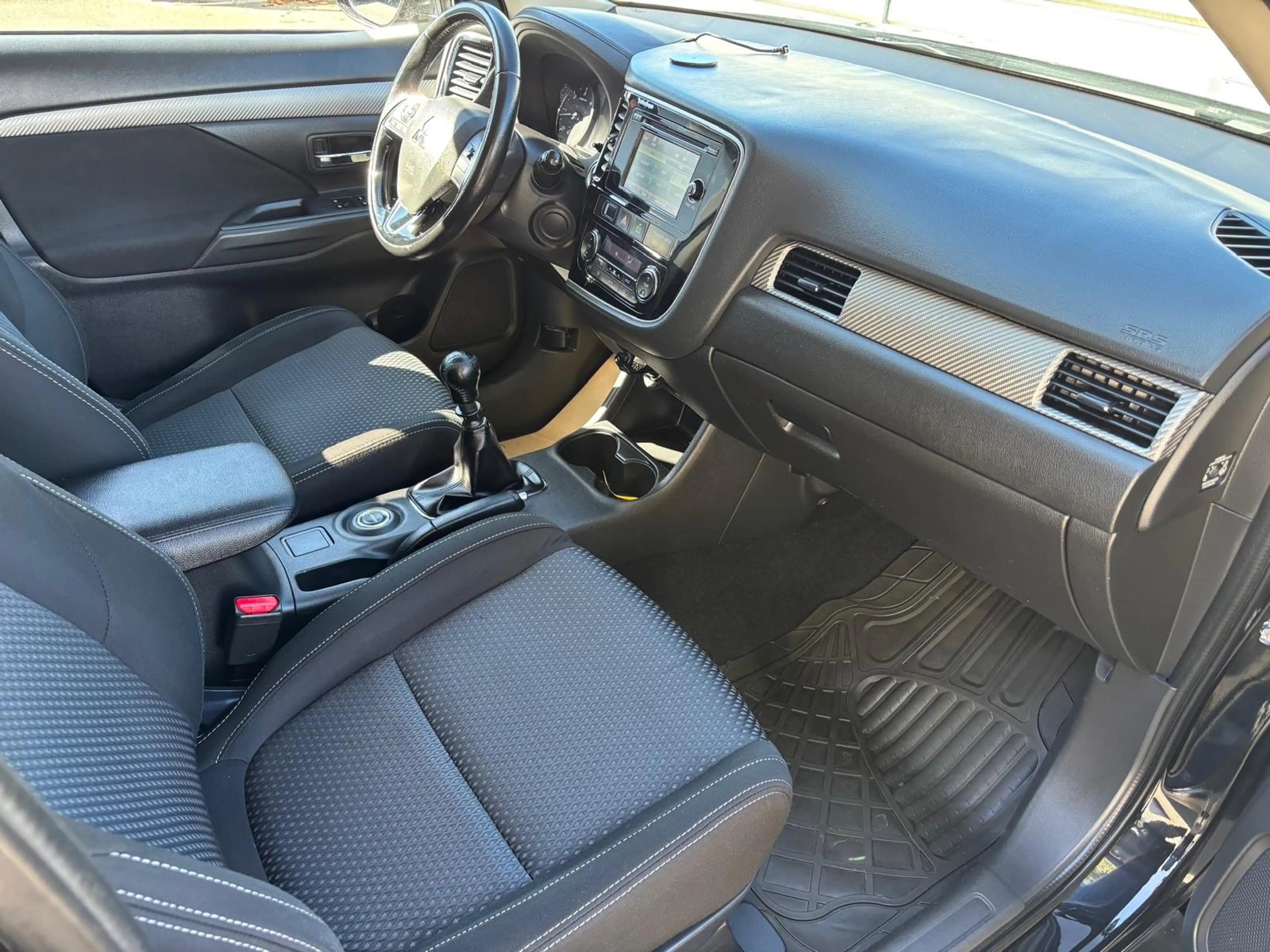 Mitsubishi Outlander 2,2 DI-D AS 4WD Intense -- Service und Pickerl neu — photo 12