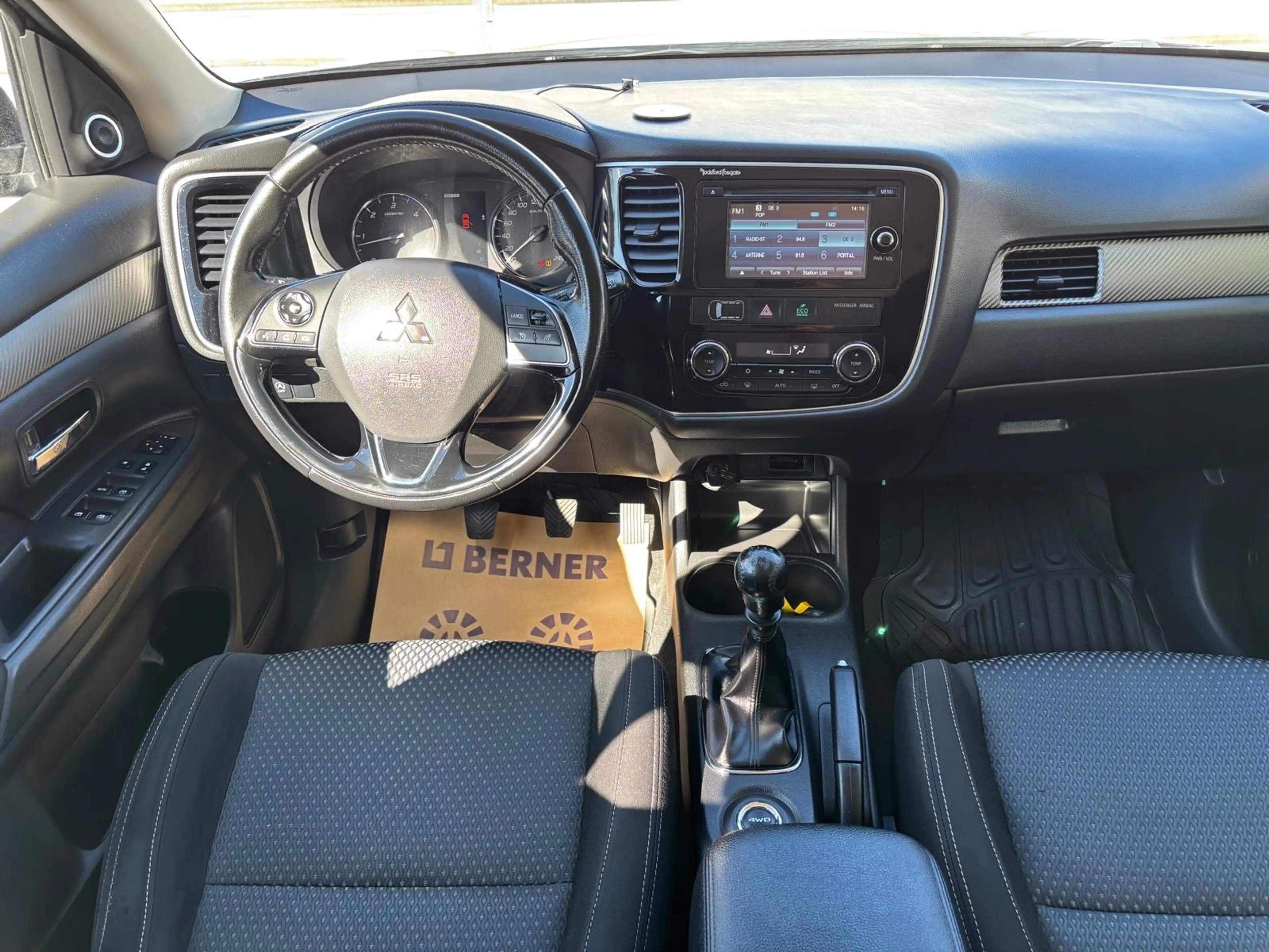 Mitsubishi Outlander 2,2 DI-D AS 4WD Intense -- Service und Pickerl neu — photo 11