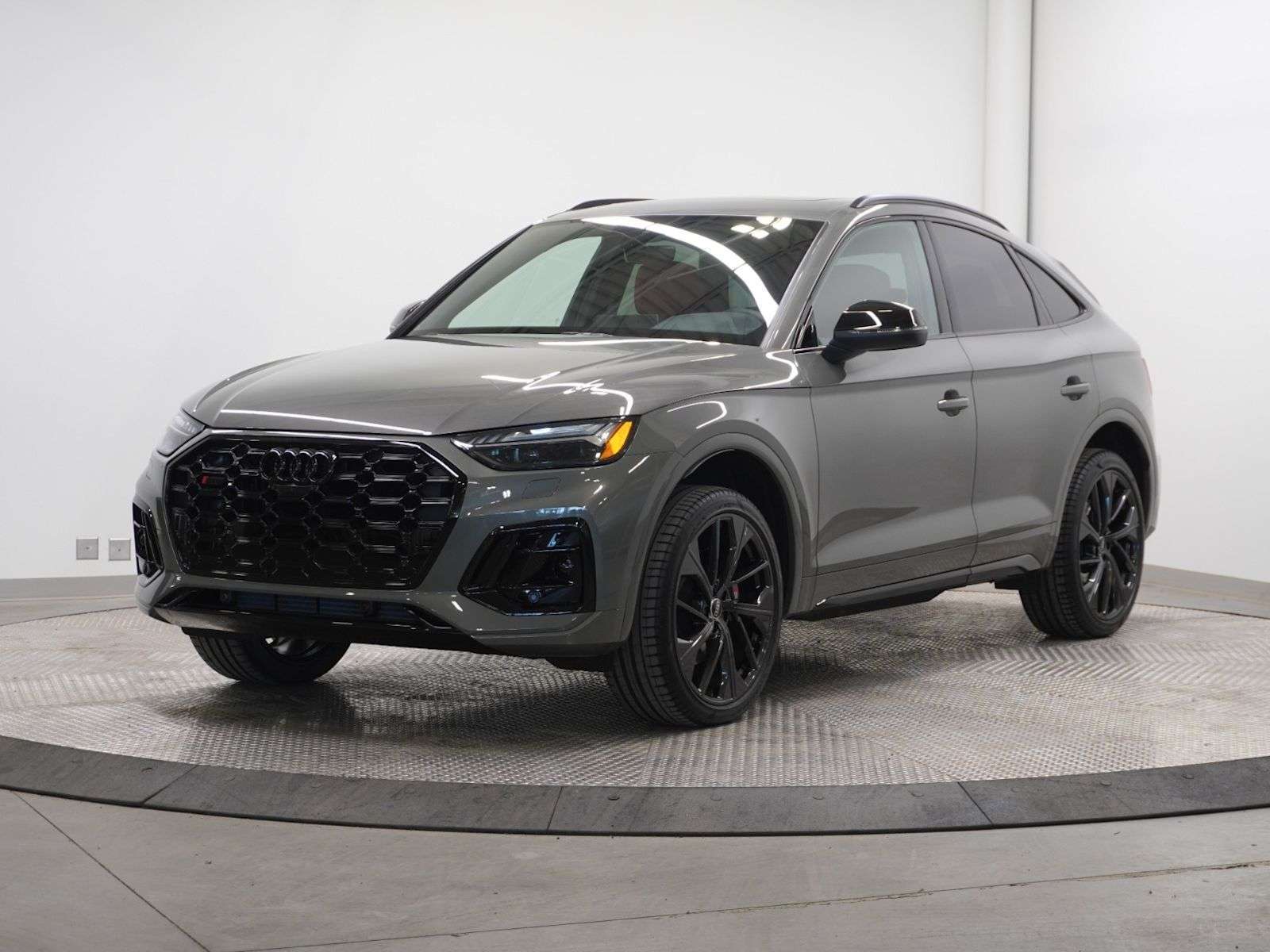 2025 Audi SQ5 TECHNIK | SPORTBACK | LOW KMS!