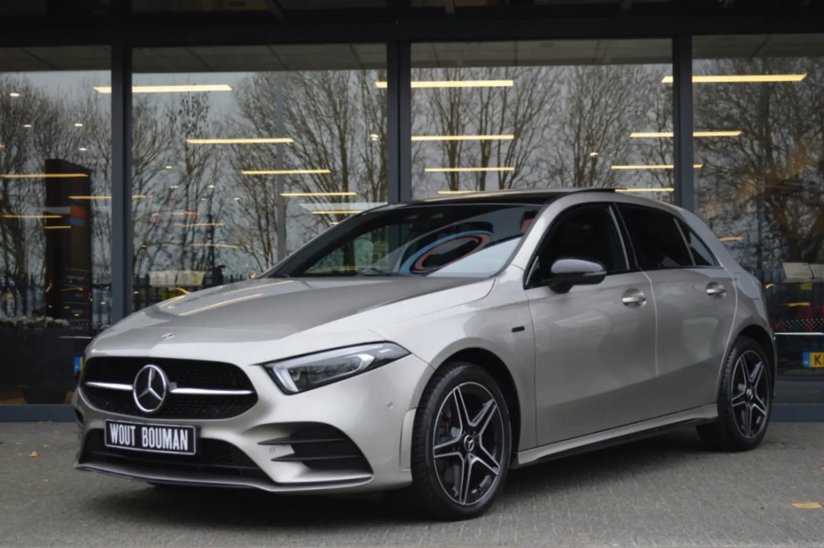 Mercedes-Benz A 250 e AMG Led Panorama Memory Distronic Camera Augment Grau - 2