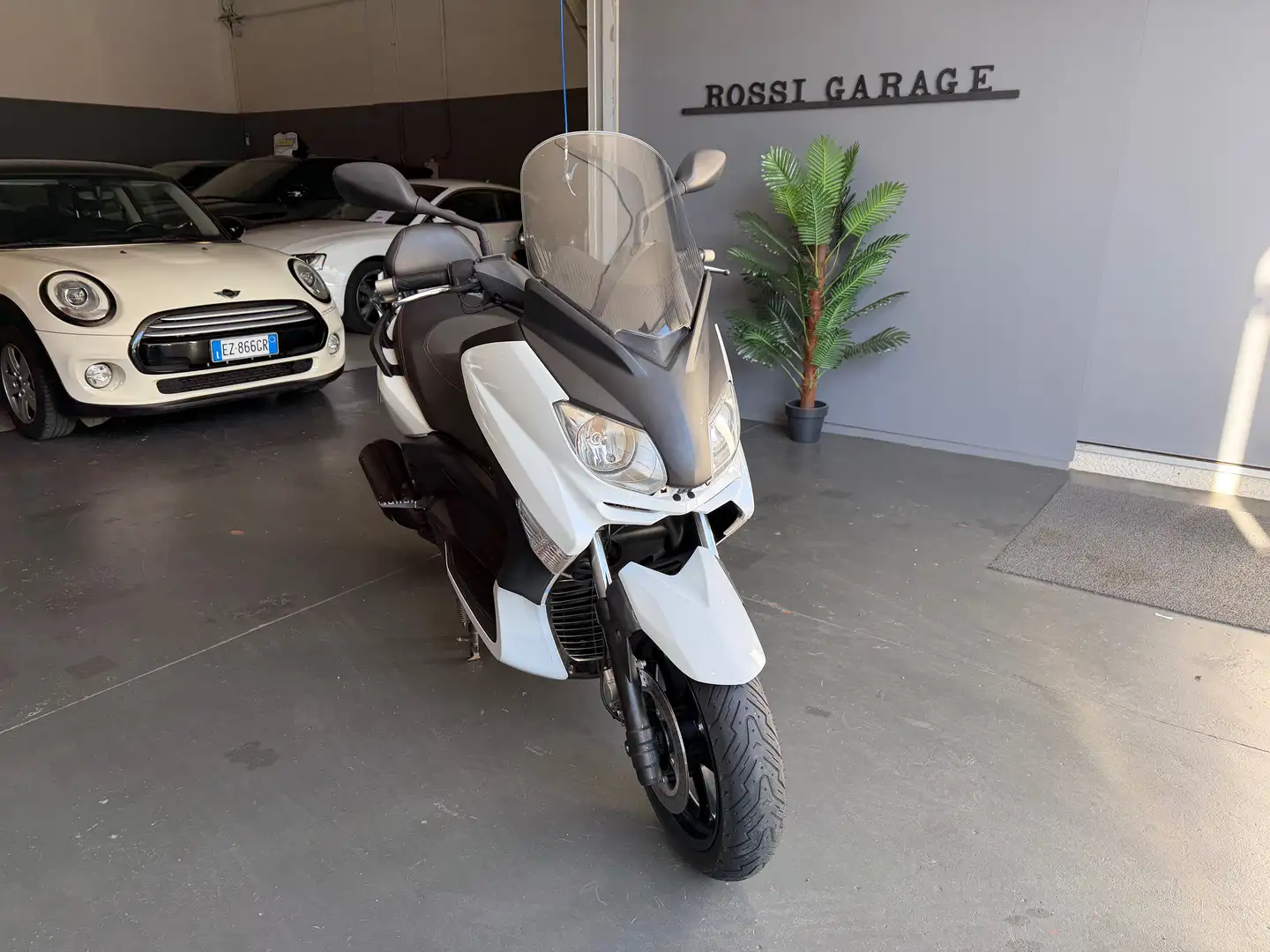 Yamaha X-Max 250 Bianco - 1