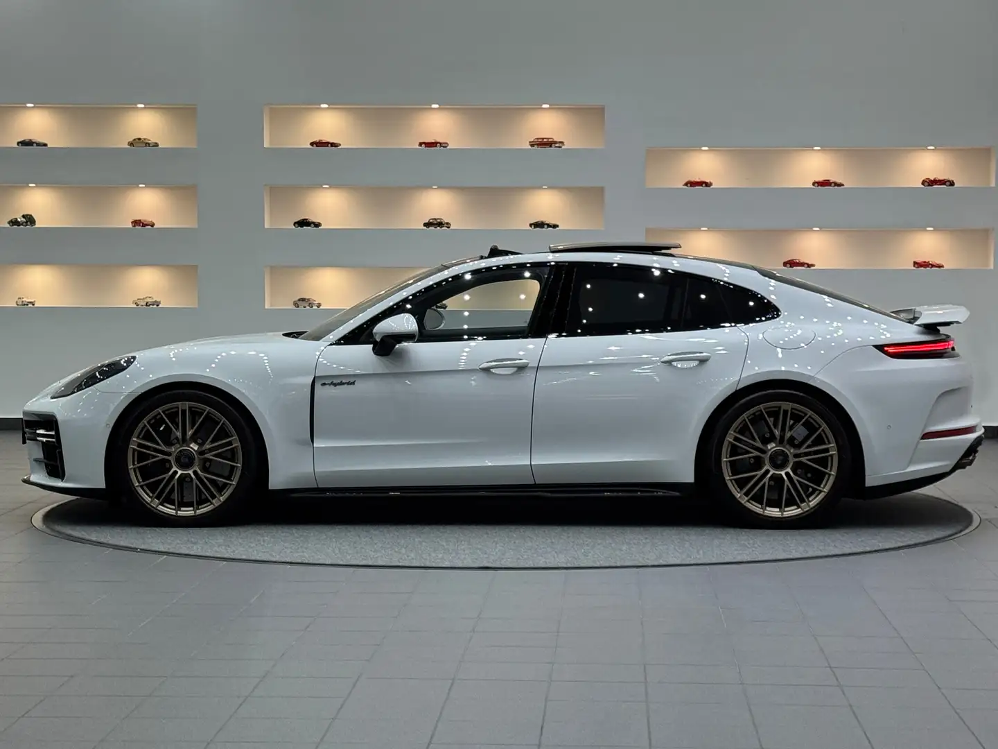 Porsche Panamera Turbo S E-Hybrid*Porsche-Exklusiv*ProminenterVorbesitzer* Weiß - 2