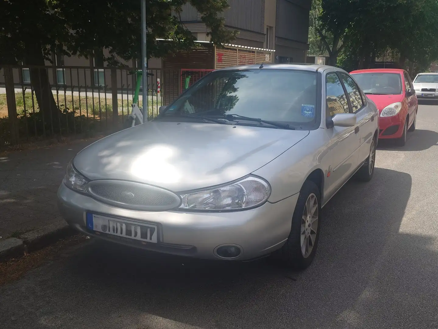 Ford Mondeo MK2 16V Futura Argent - 1