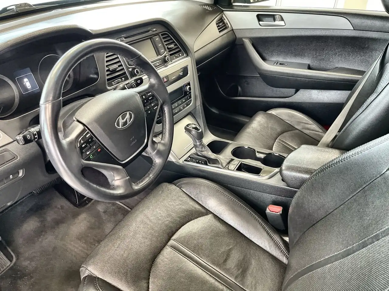 Hyundai SONATA снимка Hyundai SONATA