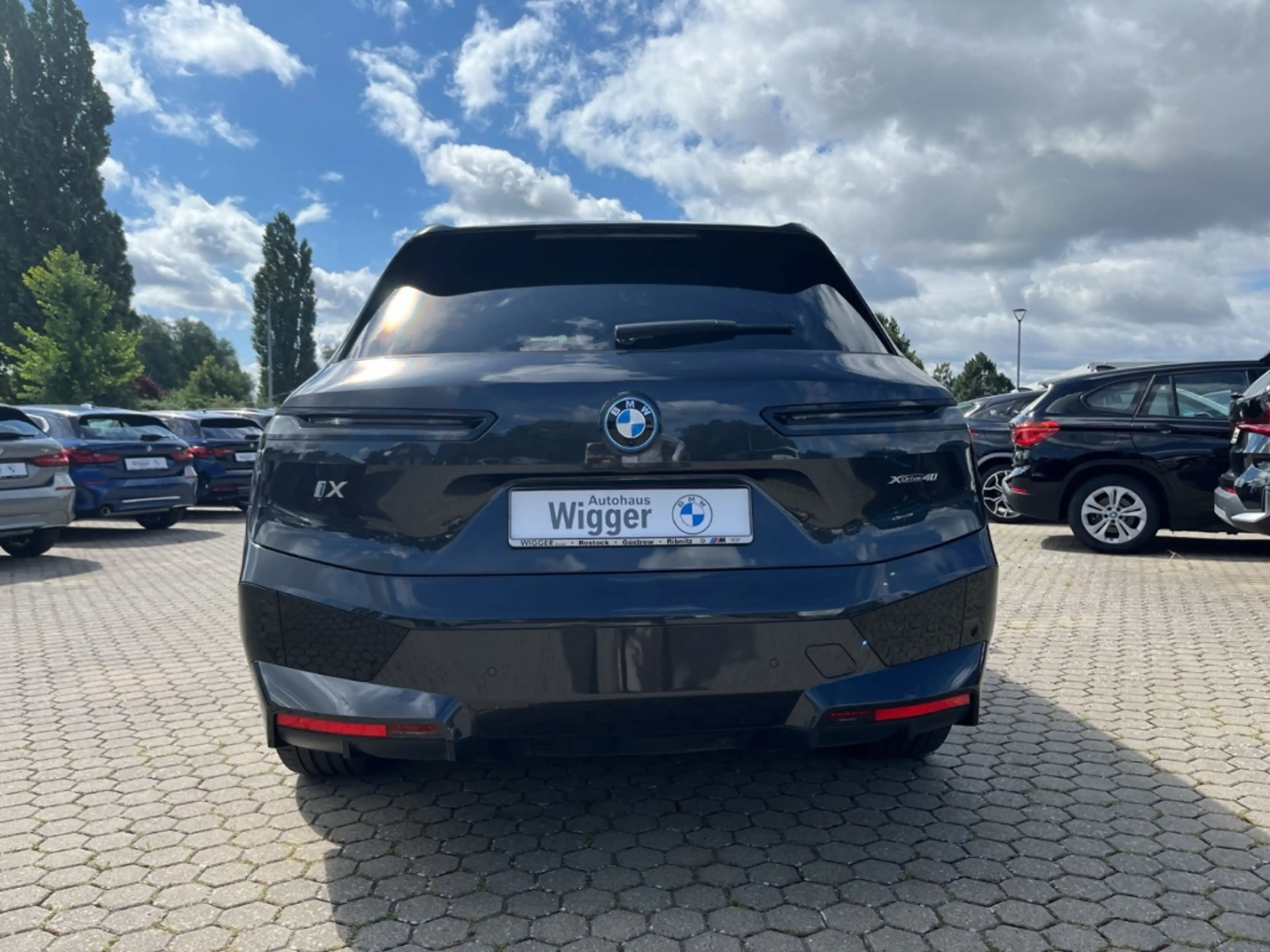 BMW iX Sport xDrive40/HUD/AHK/Panorama/HarmanKardon — photo 14