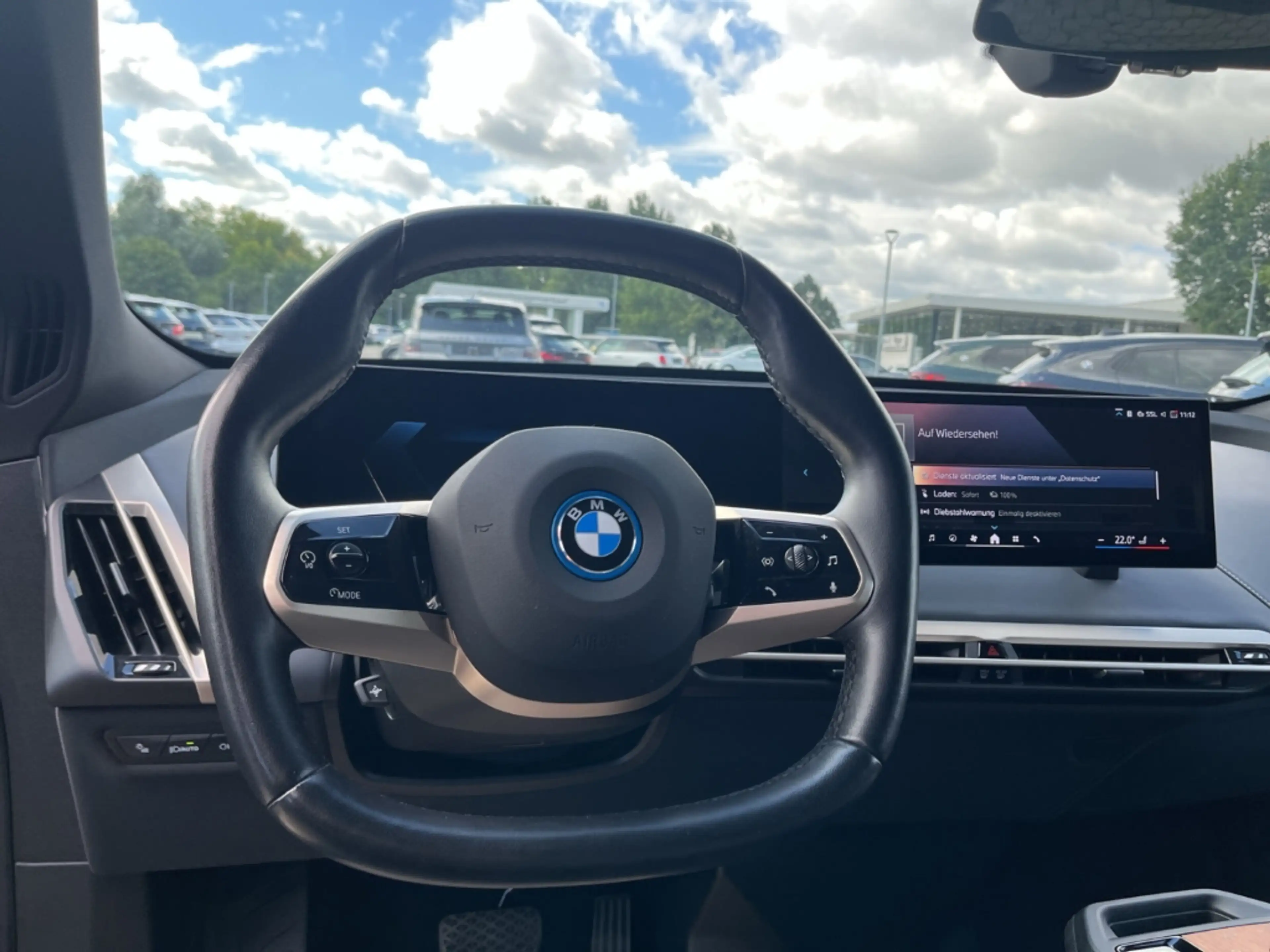 BMW iX Sport xDrive40/HUD/AHK/Panorama/HarmanKardon — photo 12