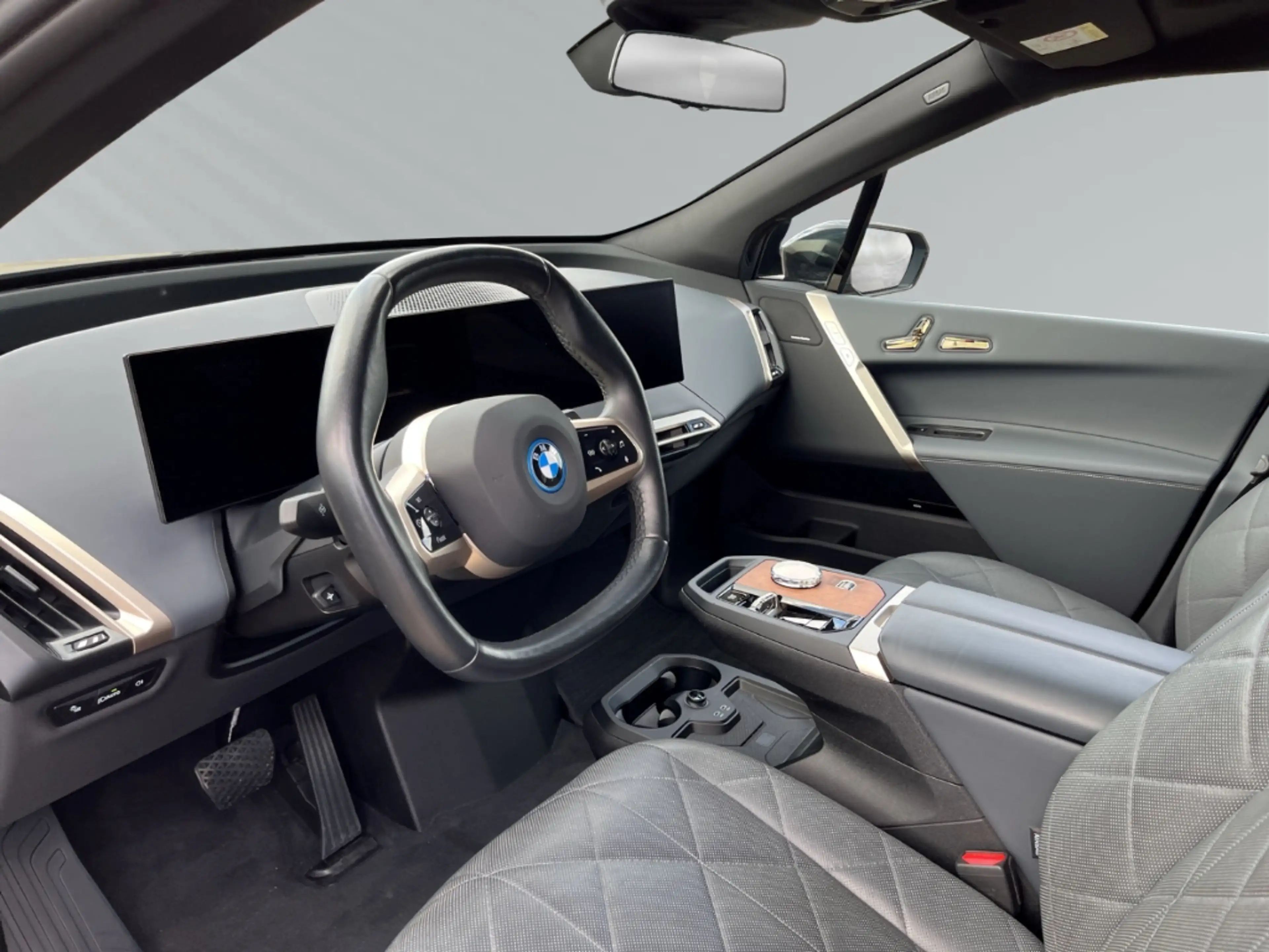 BMW iX Sport xDrive40/HUD/AHK/Panorama/HarmanKardon — photo 4