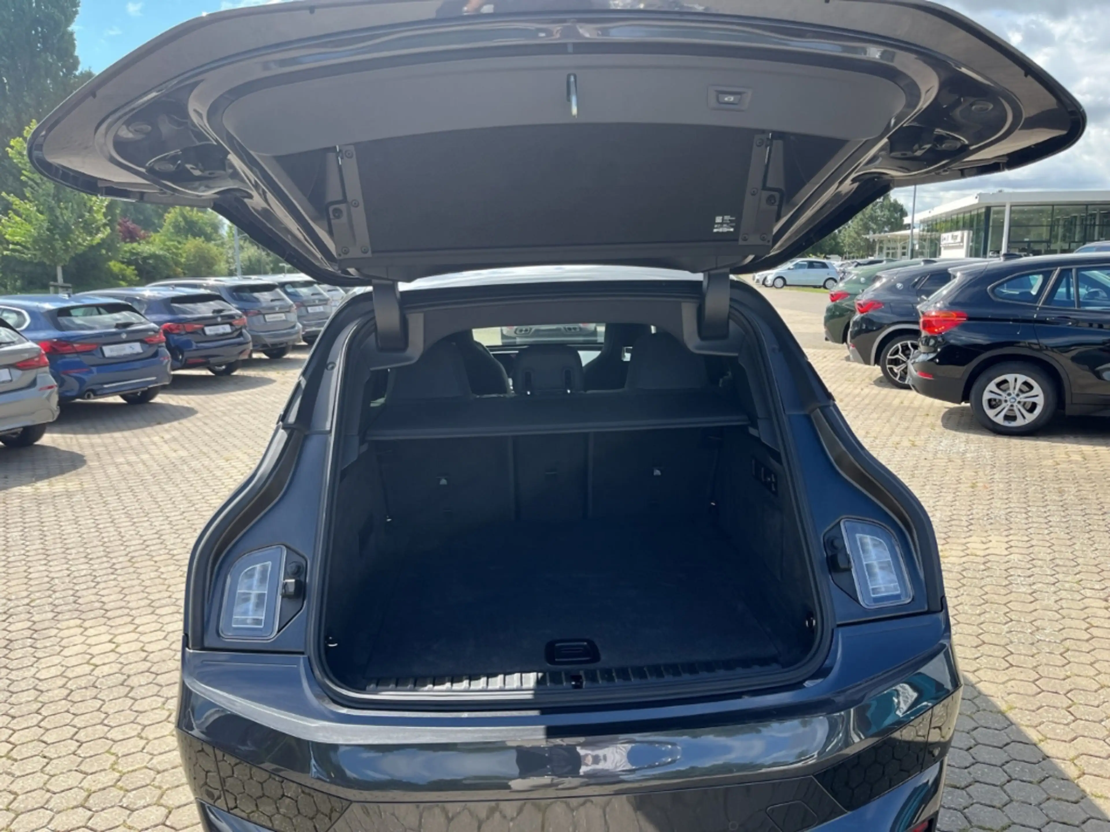 BMW iX Sport xDrive40/HUD/AHK/Panorama/HarmanKardon — photo 15
