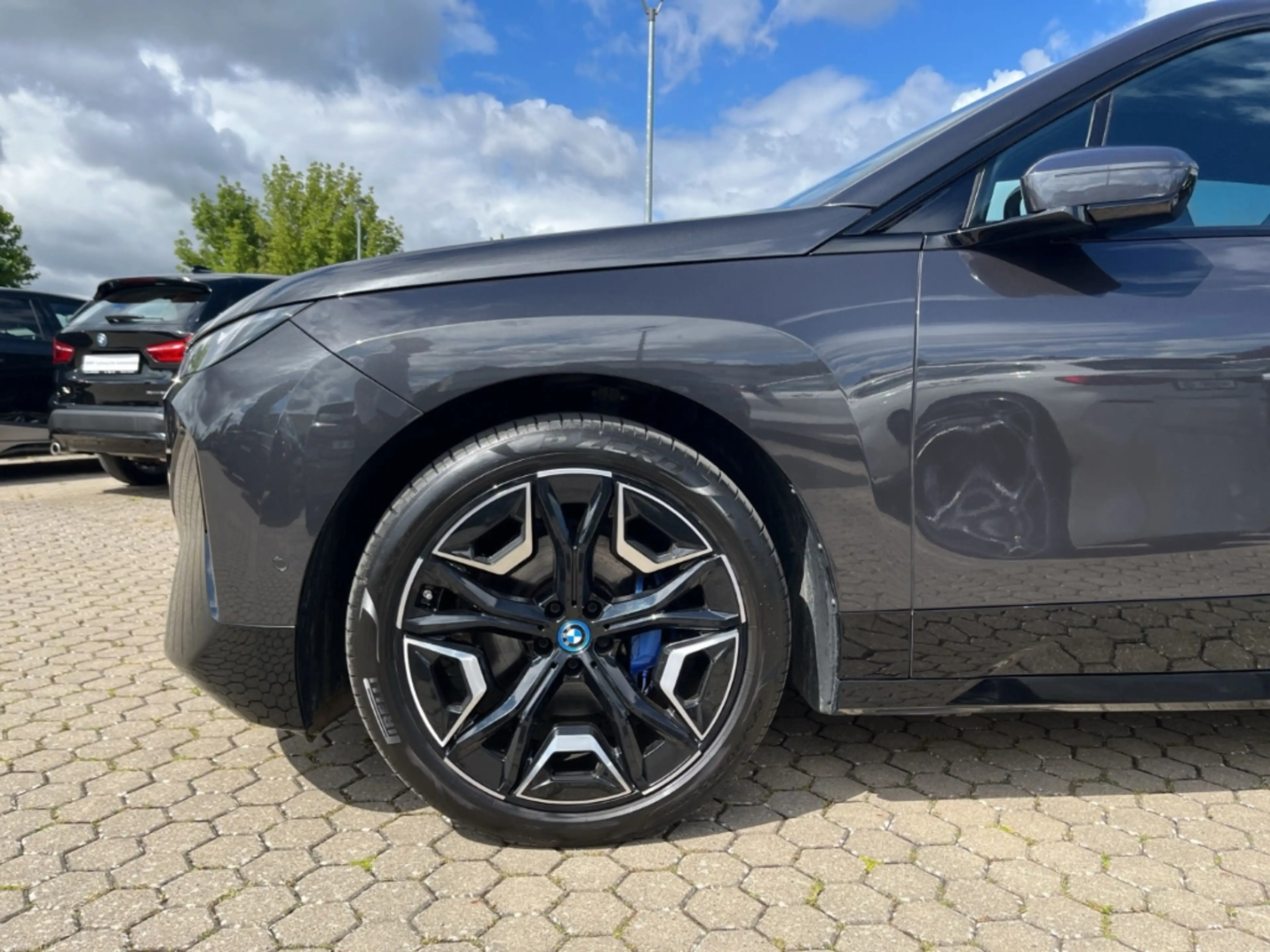 BMW iX Sport xDrive40/HUD/AHK/Panorama/HarmanKardon — photo 7