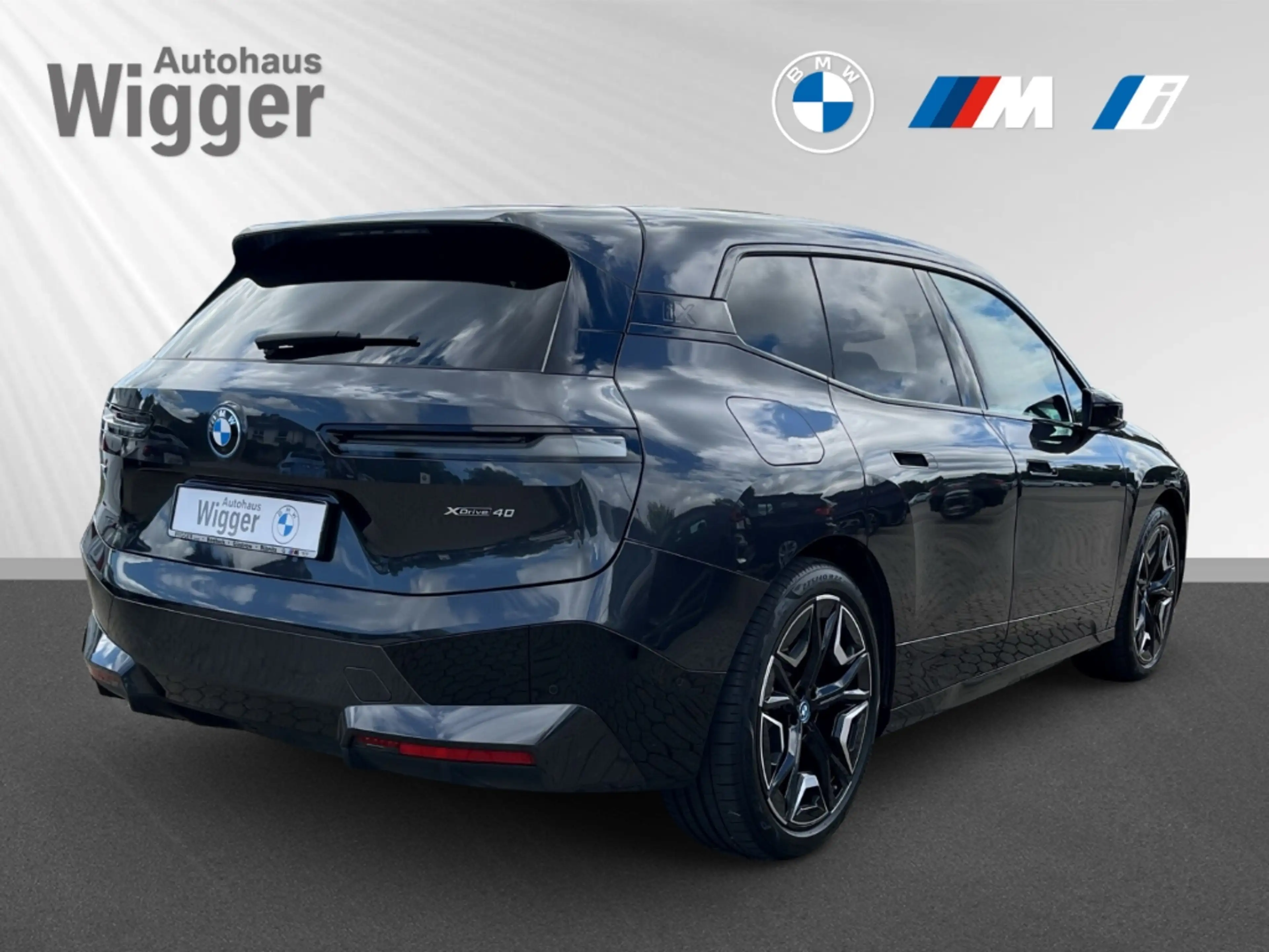 BMW iX Sport xDrive40/HUD/AHK/Panorama/HarmanKardon — photo 3