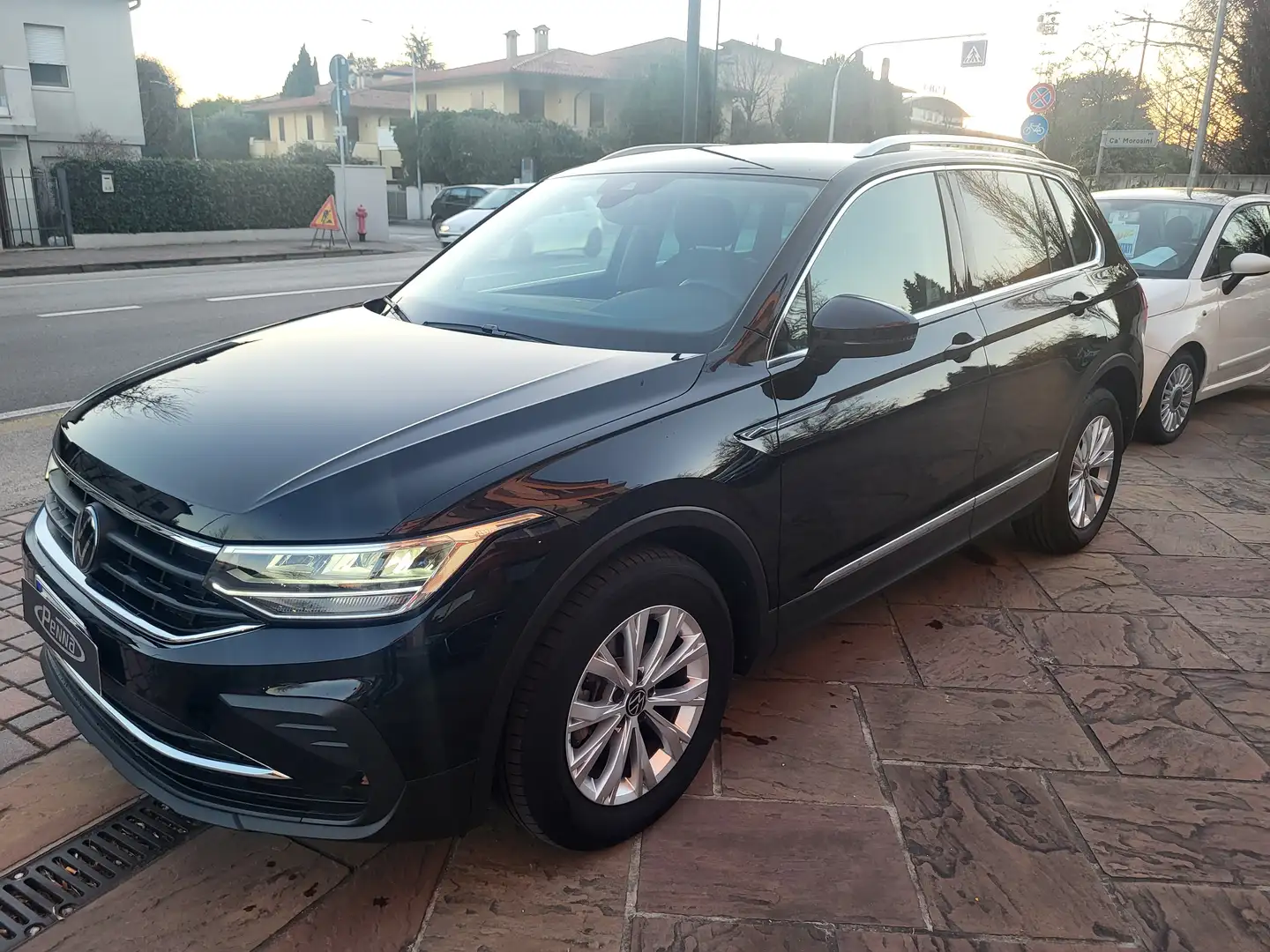 Volkswagen Tiguan 2.0 TDI 150cv Life DSG Nero - 2