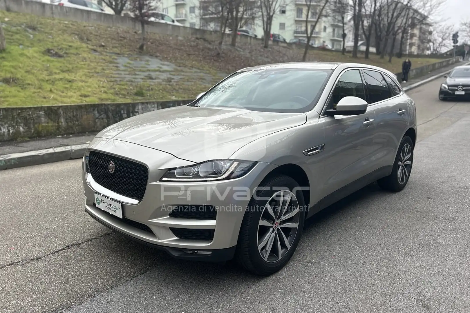 Jaguar F-Pace F-Pace 2.0 D 180 CV AWD aut. Portfolio Argent - 1