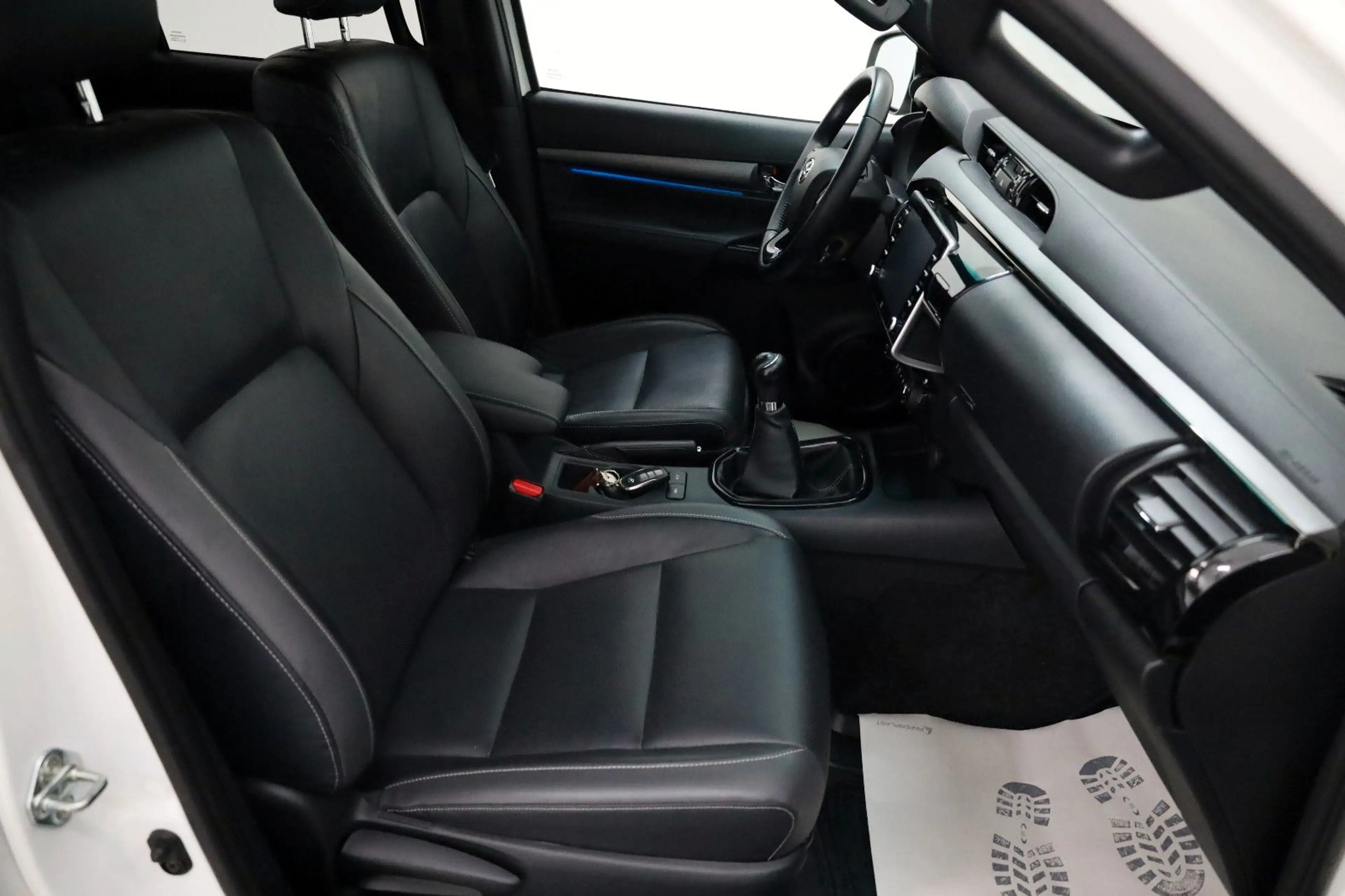 Toyota Hilux 2.8 D-4D 4x4 Invincible,Leder,ACC,Garantie — photo 4