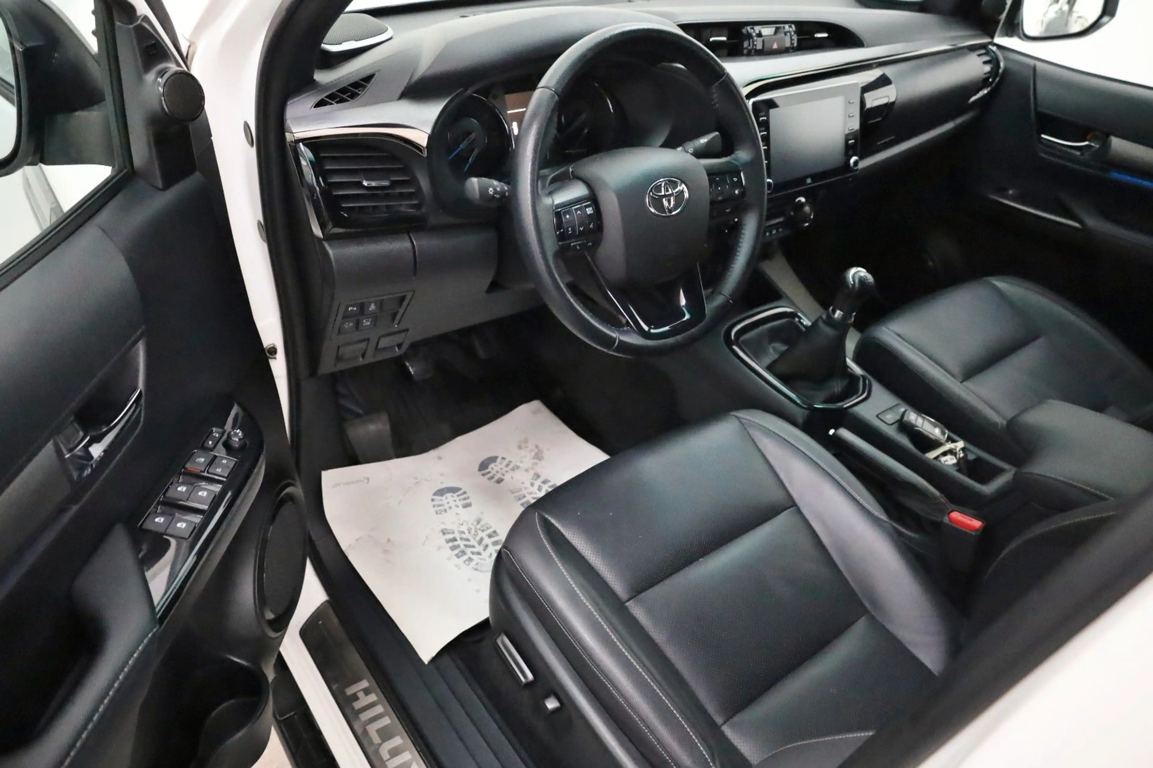 Toyota Hilux 2.8 D-4D 4x4 Invincible,Leder,ACC,Garantie — photo 9